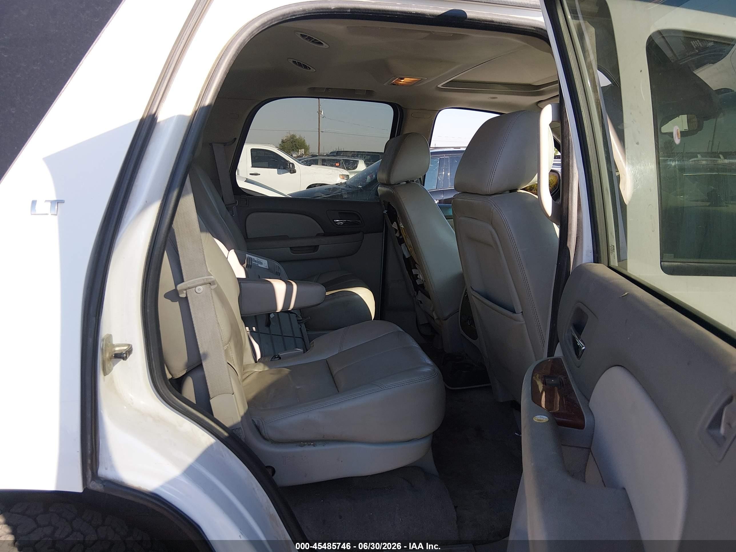 2011 Chevrolet Tahoe Lt White vin: 1GNSKBE00BR141339