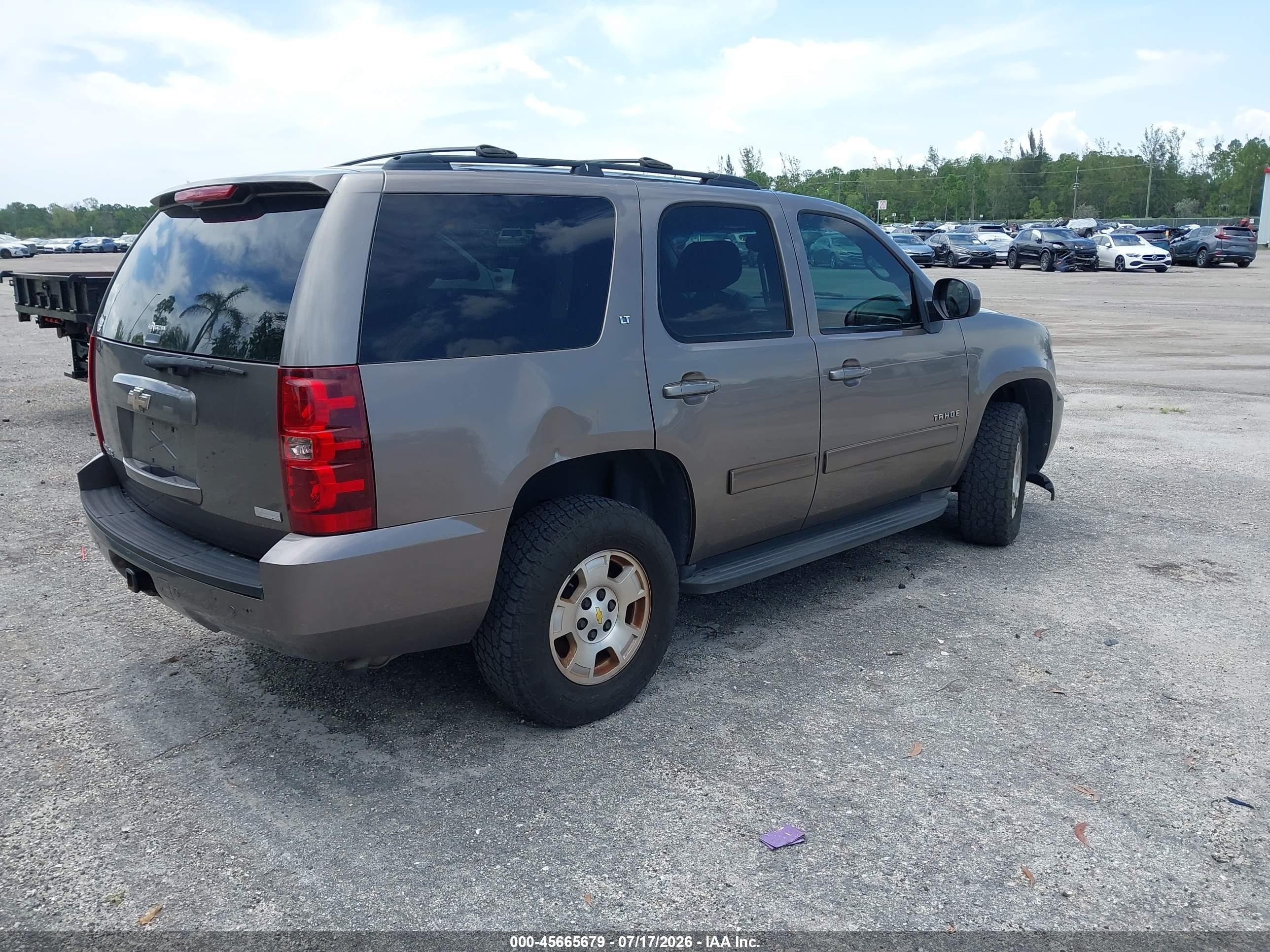 2011 Chevrolet Tahoe Lt Серый vin: 1GNSKBE00BR295940