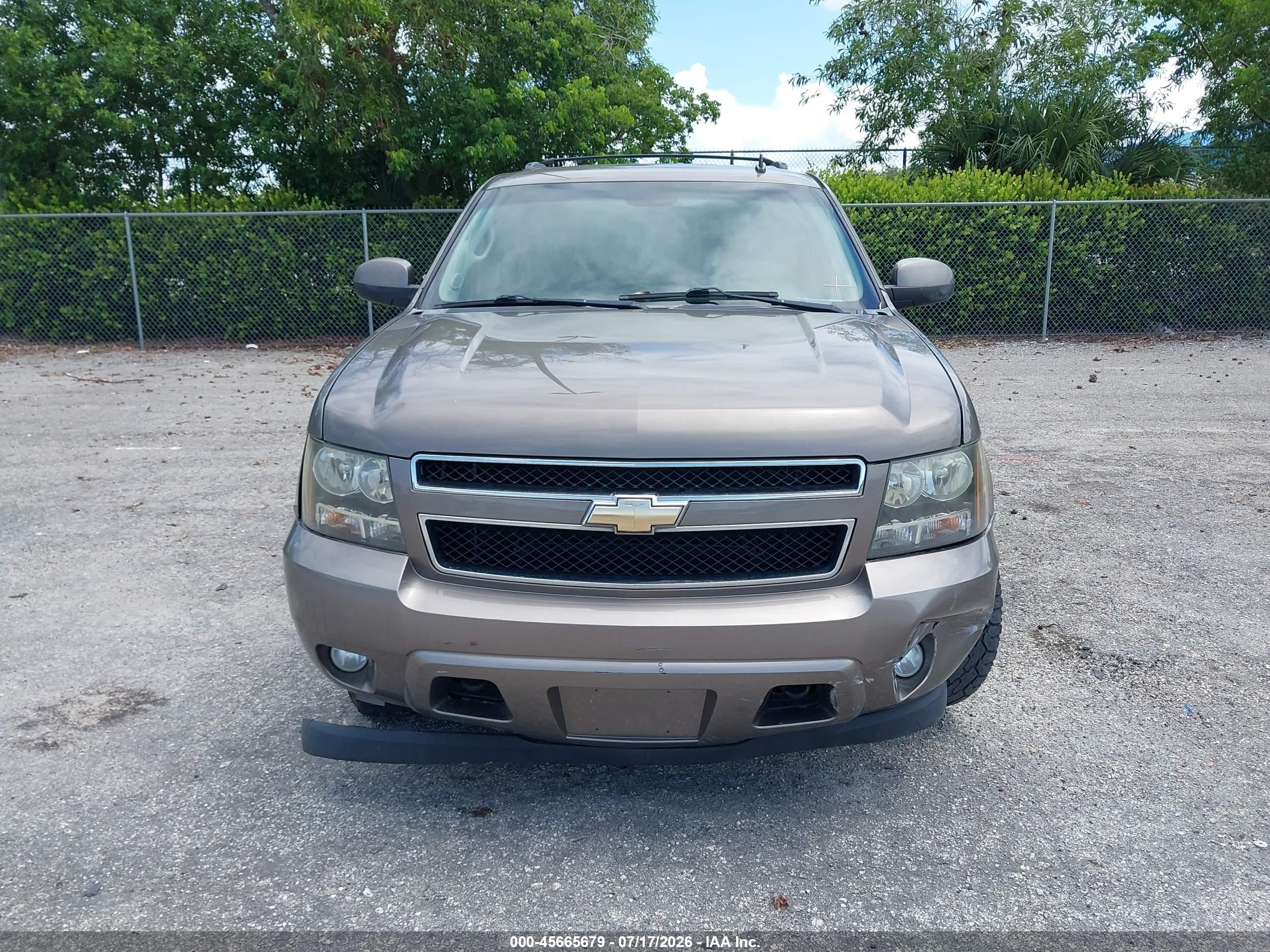 2011 Chevrolet Tahoe Lt Серый vin: 1GNSKBE00BR295940