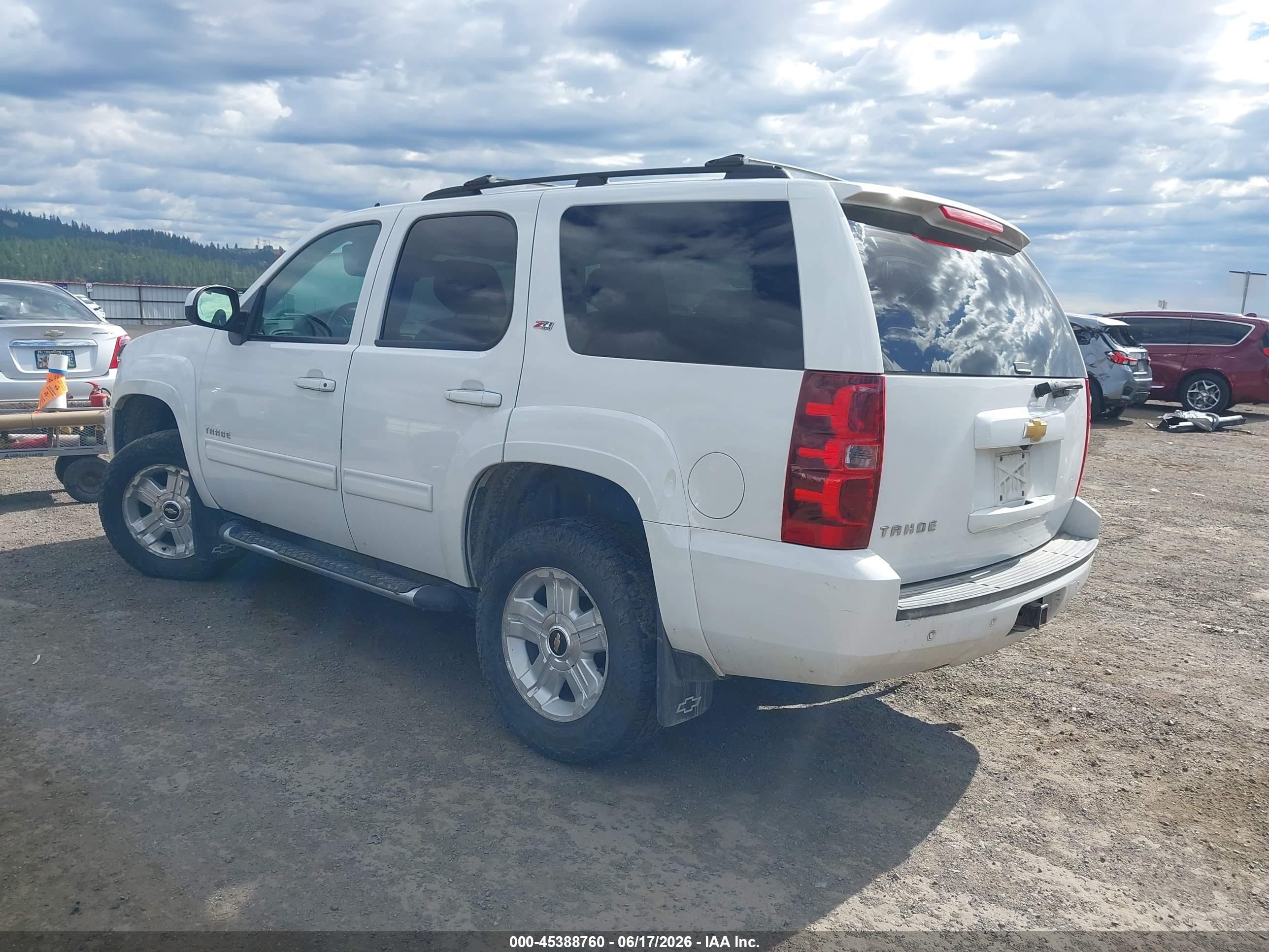 2013 Chevrolet Tahoe Lt Белый vin: 1GNSKBE00DR136628