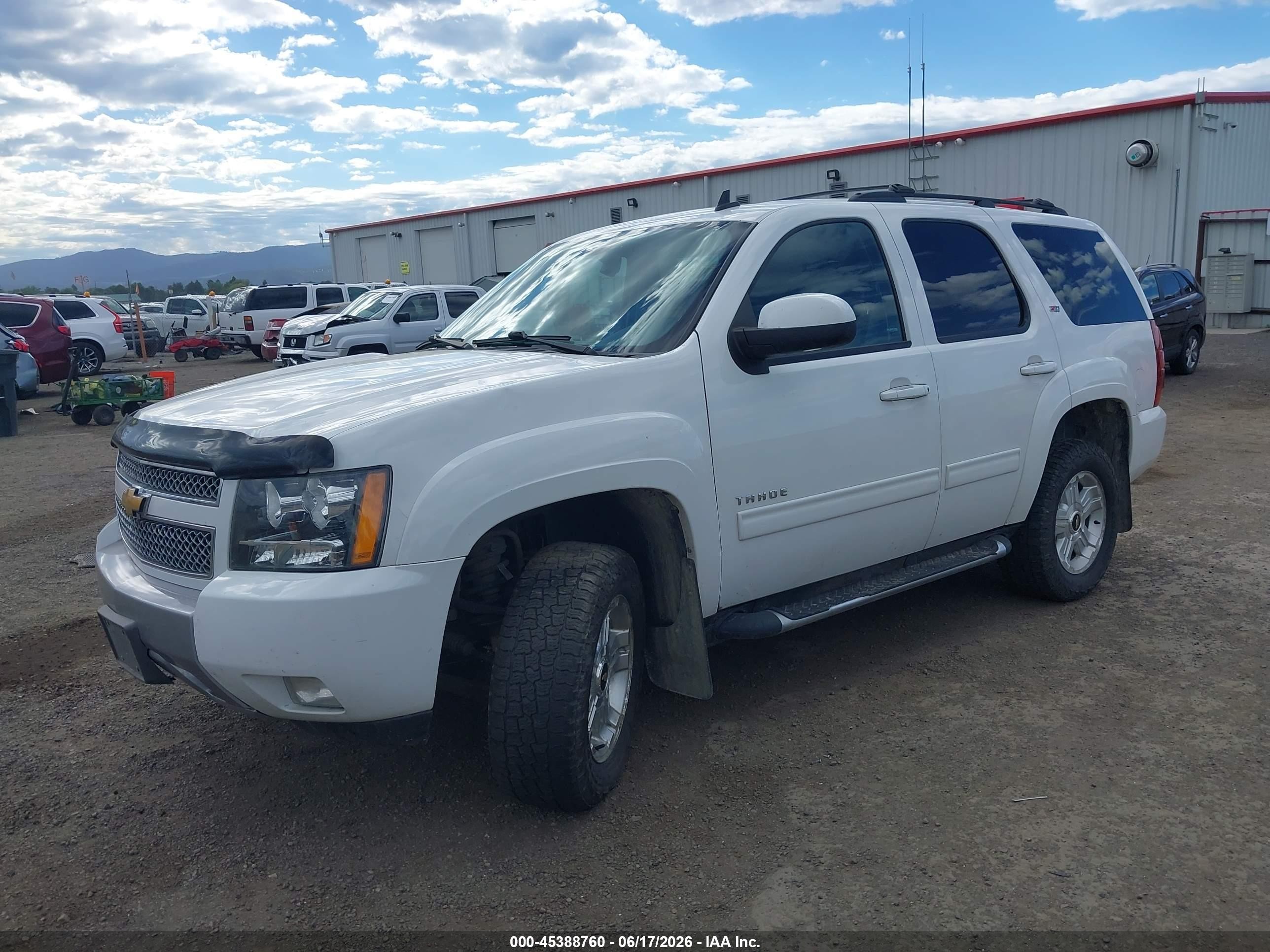 2013 Chevrolet Tahoe Lt Белый vin: 1GNSKBE00DR136628