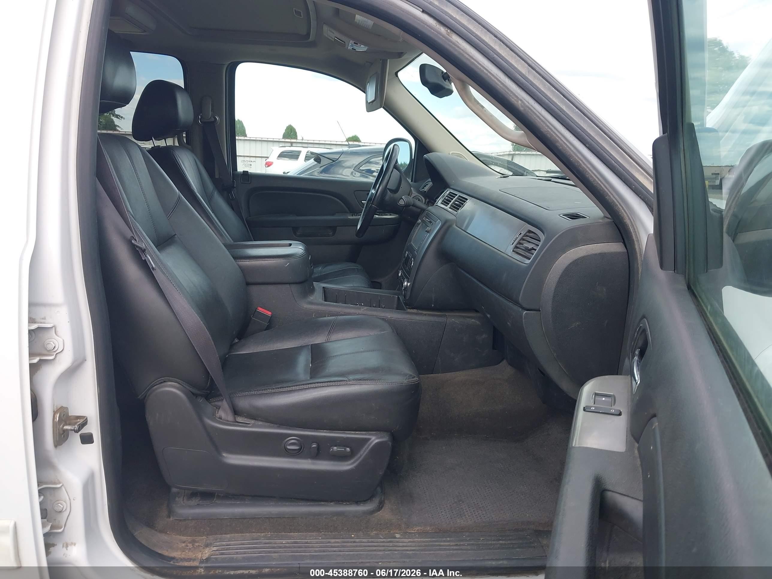 2013 Chevrolet Tahoe Lt Белый vin: 1GNSKBE00DR136628