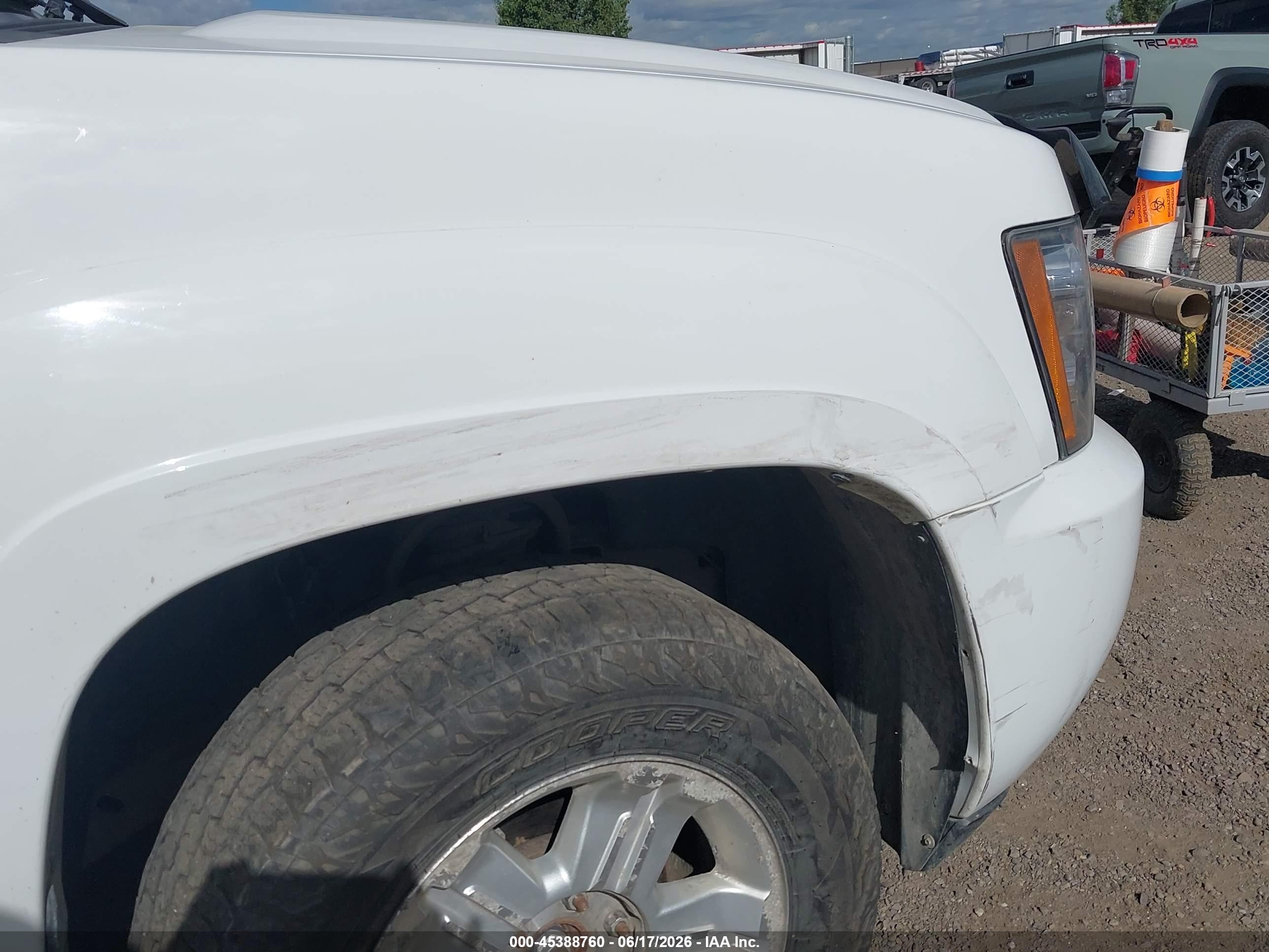 2013 Chevrolet Tahoe Lt Белый vin: 1GNSKBE00DR136628