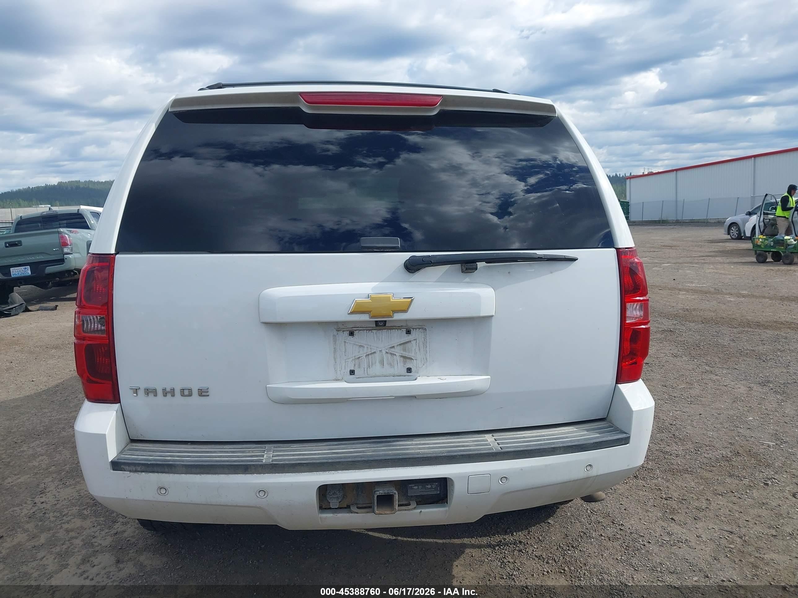 2013 Chevrolet Tahoe Lt Белый vin: 1GNSKBE00DR136628