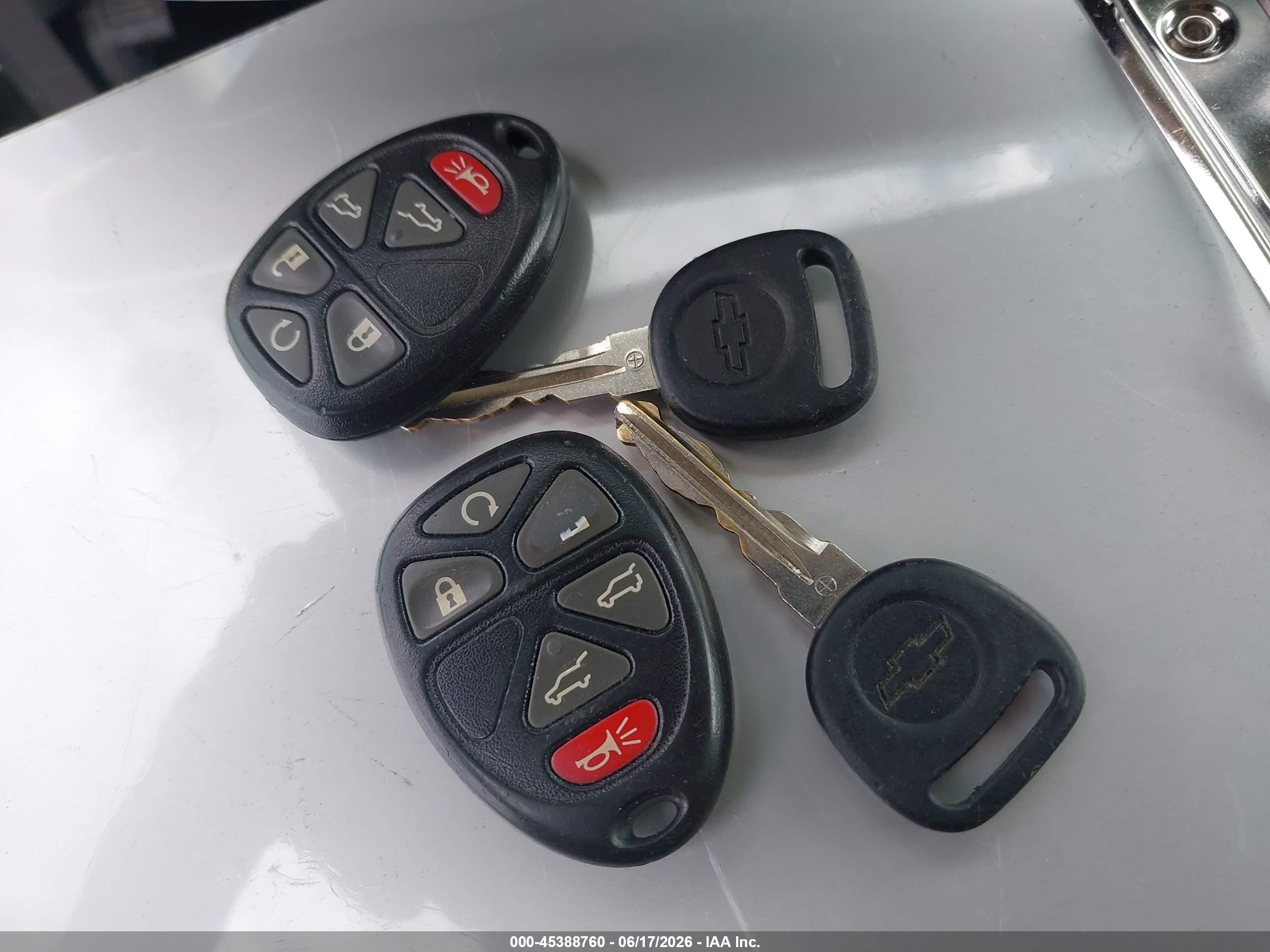2013 Chevrolet Tahoe Lt Белый vin: 1GNSKBE00DR136628