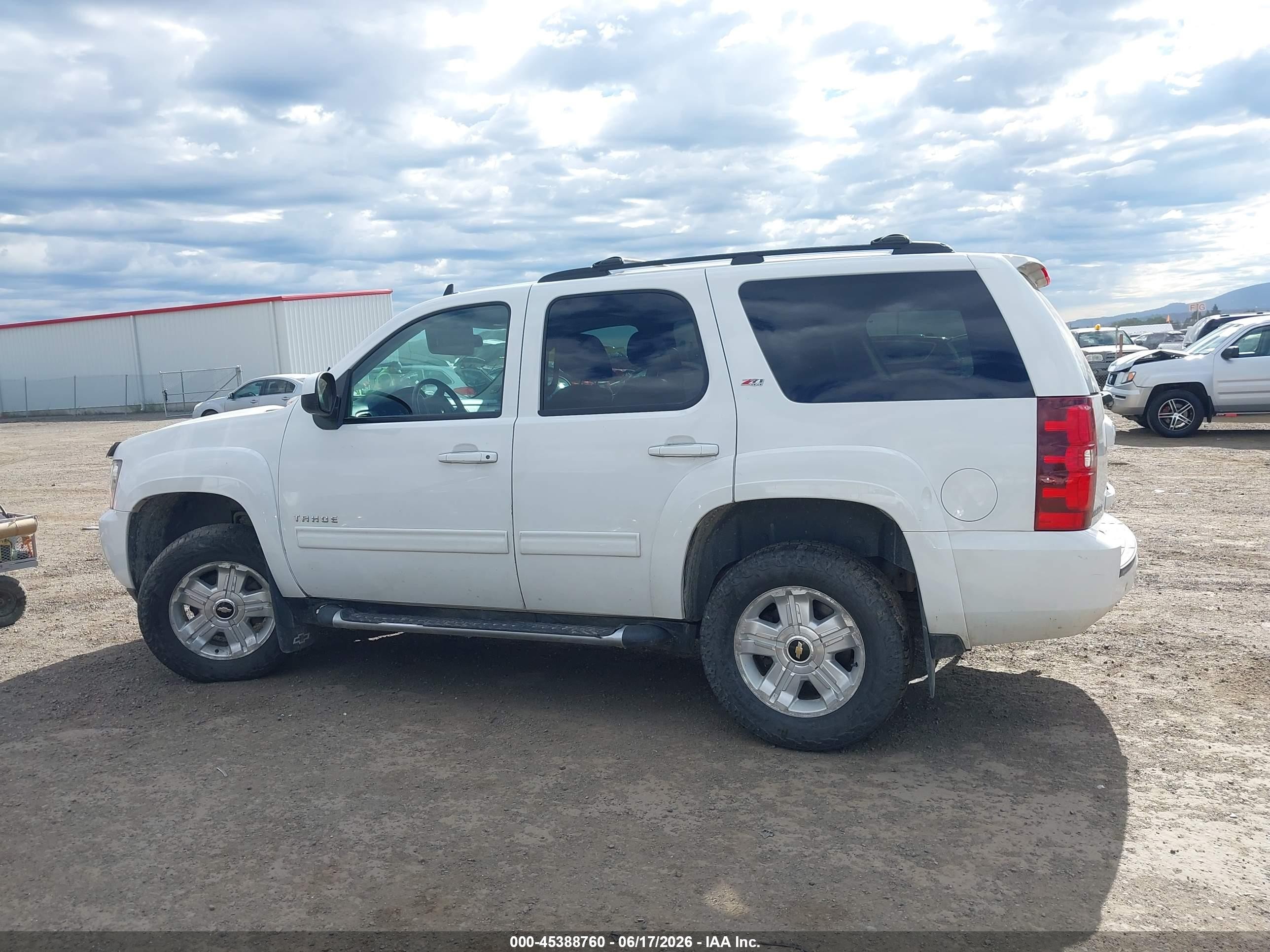 2013 Chevrolet Tahoe Lt Белый vin: 1GNSKBE00DR136628