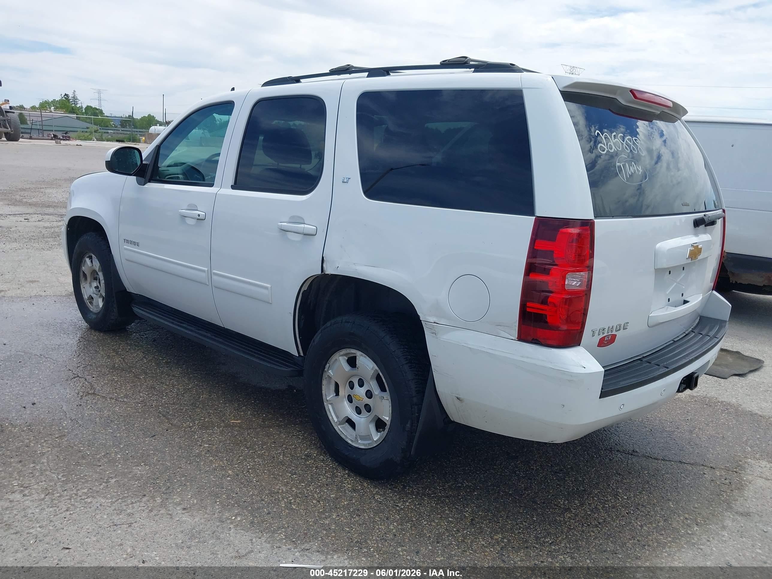 2013 Chevrolet Tahoe Lt White vin: 1GNSKBE00DR225888