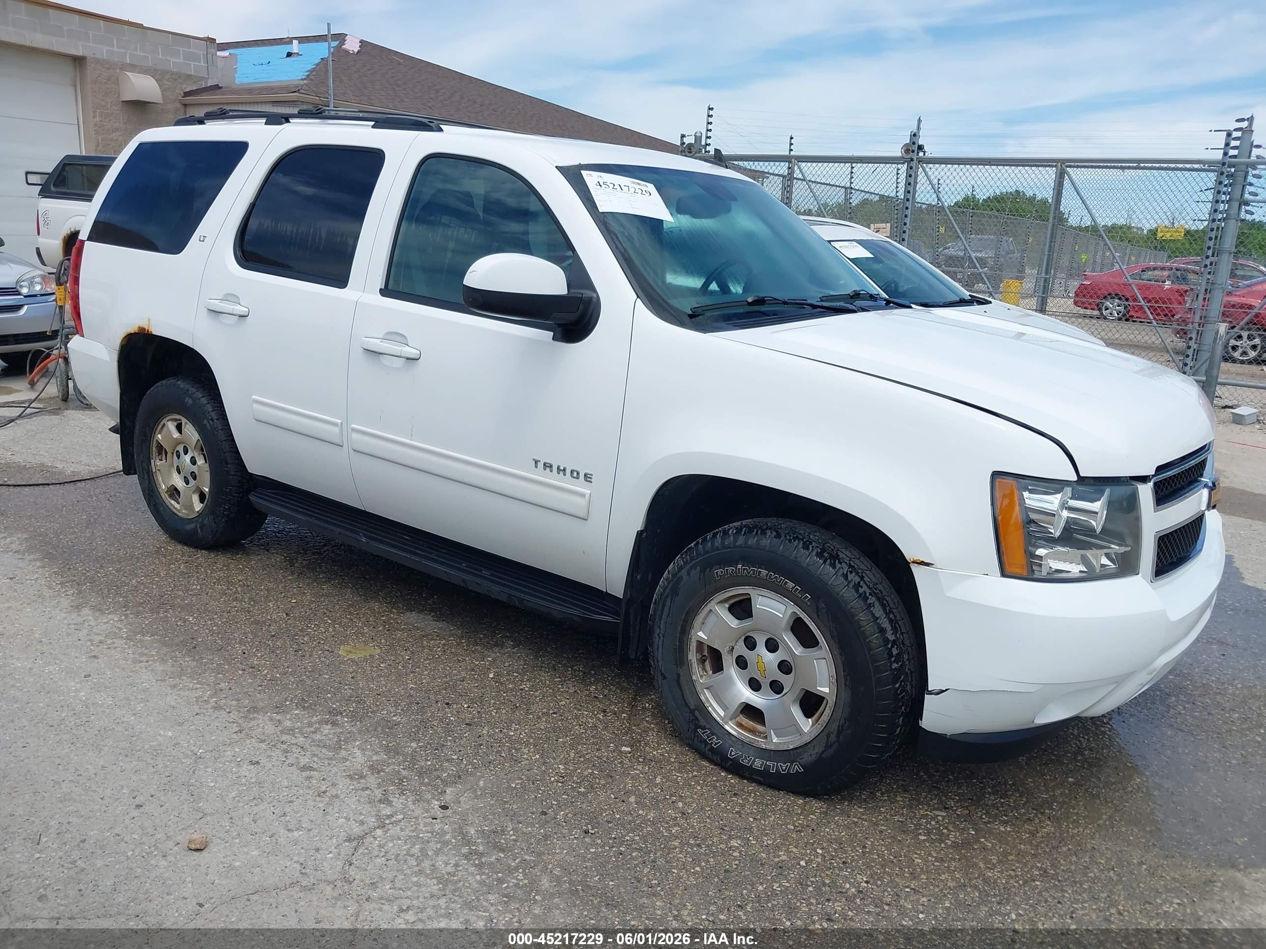 2013 Chevrolet Tahoe Lt White vin: 1GNSKBE00DR225888