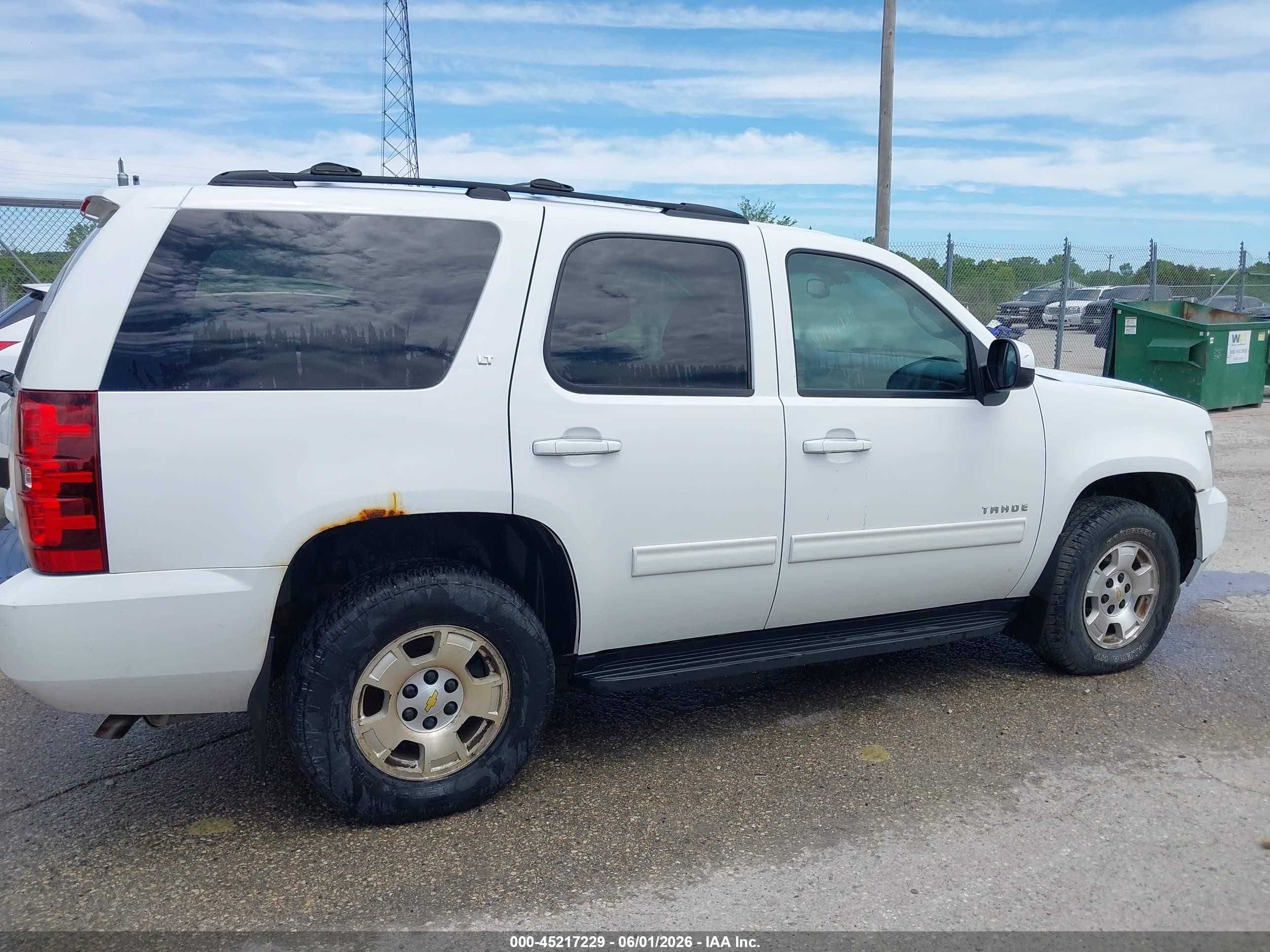 2013 Chevrolet Tahoe Lt White vin: 1GNSKBE00DR225888