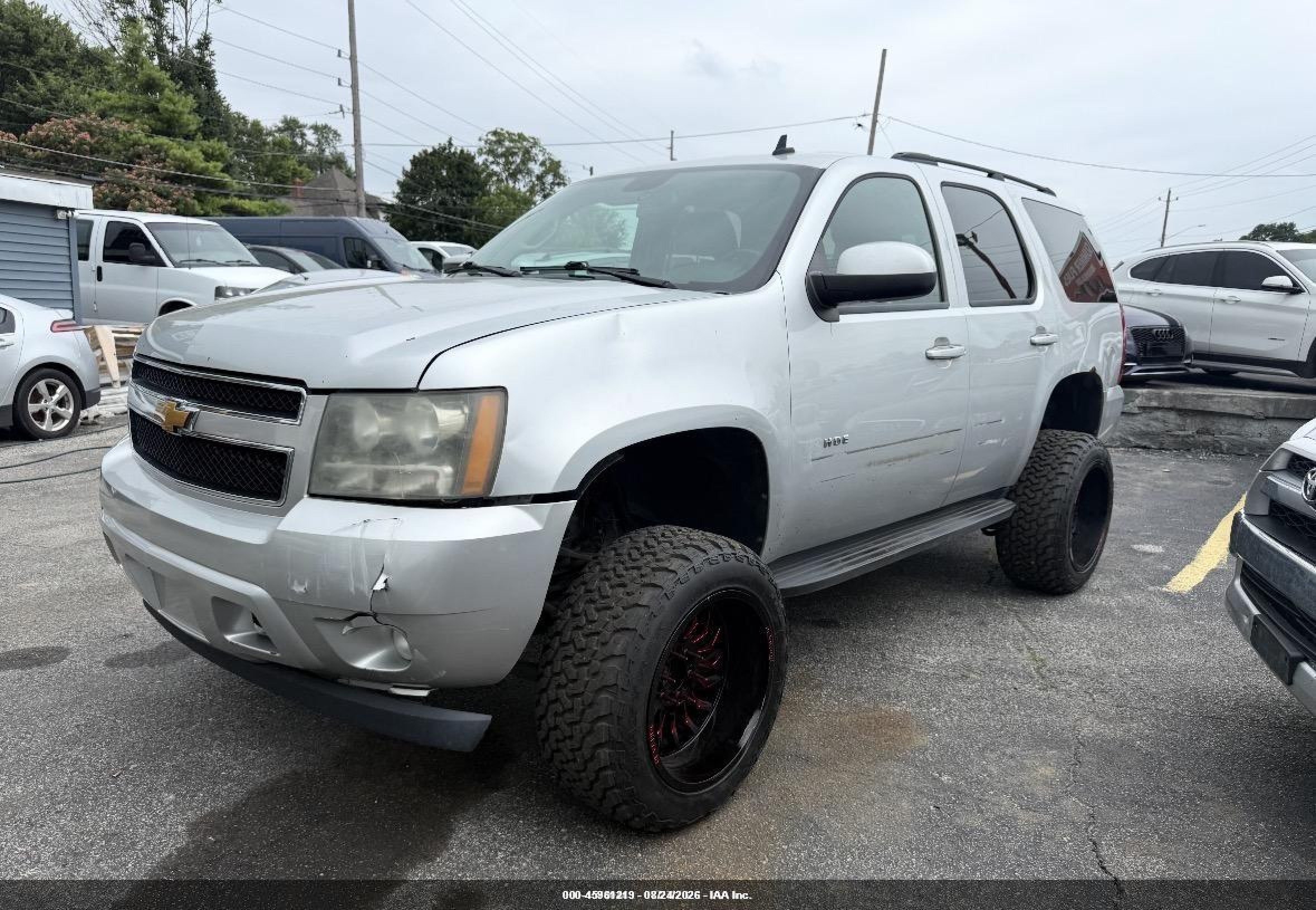 2011 Chevrolet Tahoe Lt Gray vin: 1GNSKBE01BR150177
