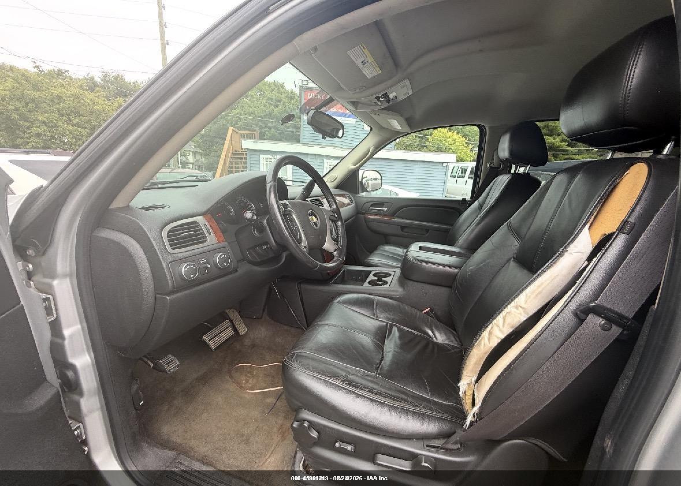 2011 Chevrolet Tahoe Lt Gray vin: 1GNSKBE01BR150177