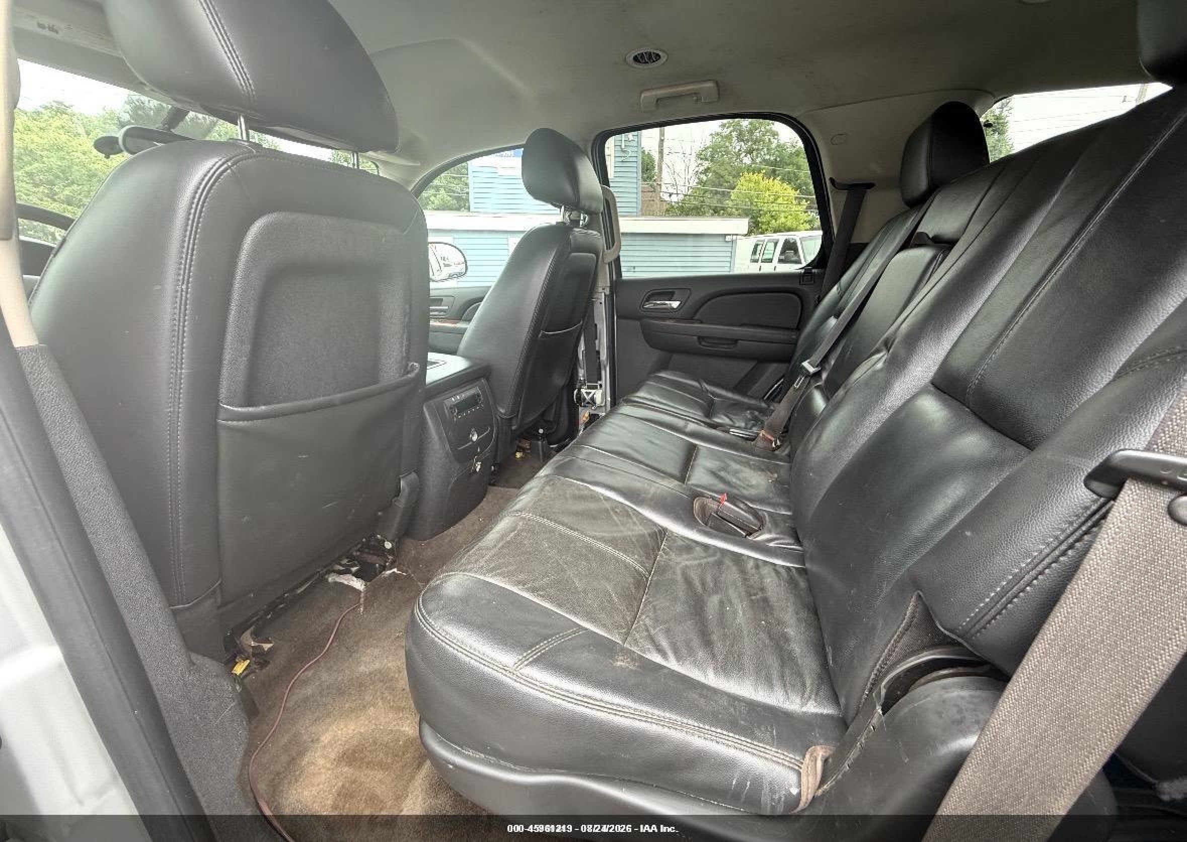 2011 Chevrolet Tahoe Lt Gray vin: 1GNSKBE01BR150177