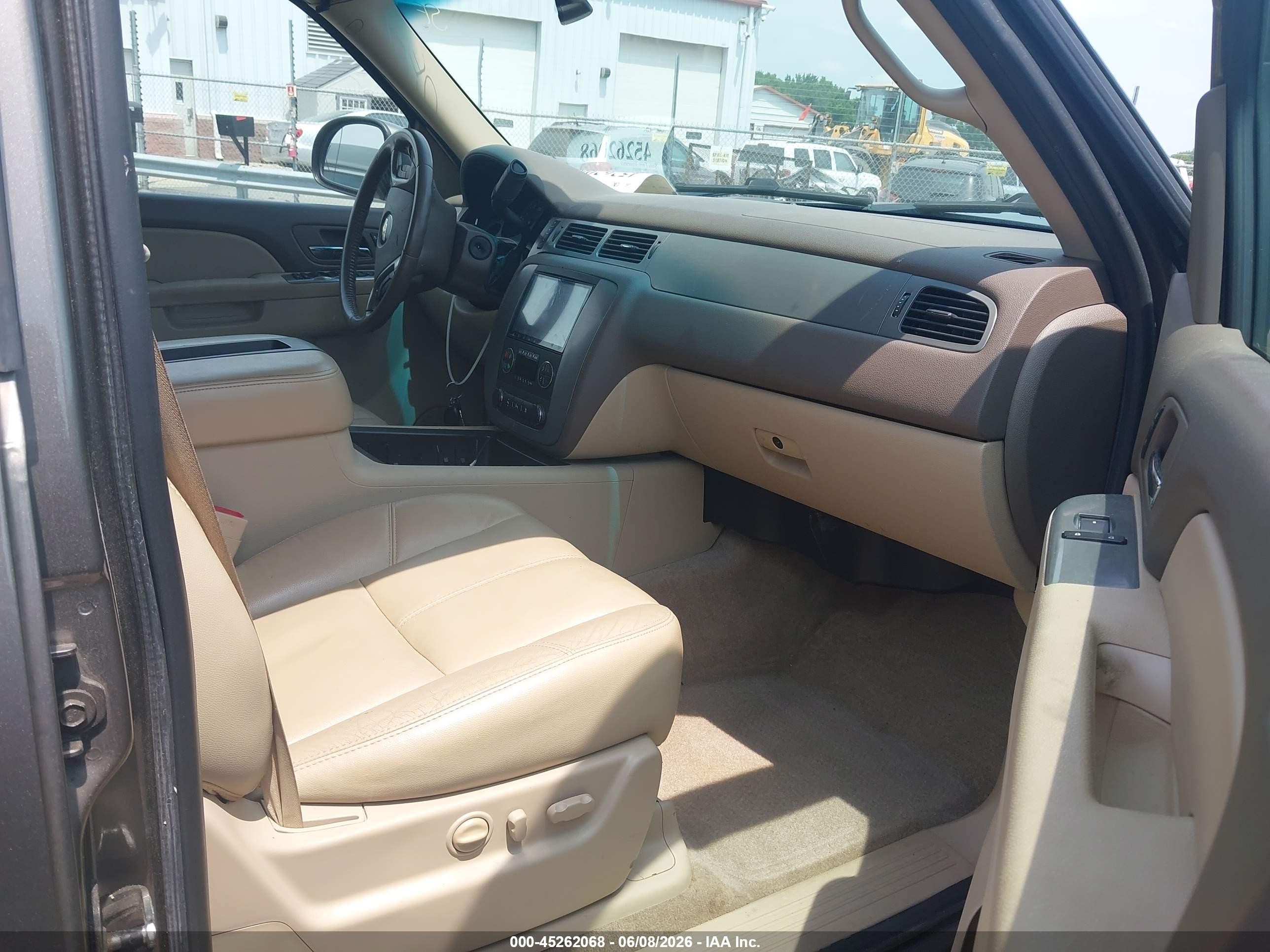 2011 Chevrolet Tahoe Lt Tan vin: 1GNSKBE01BR224083