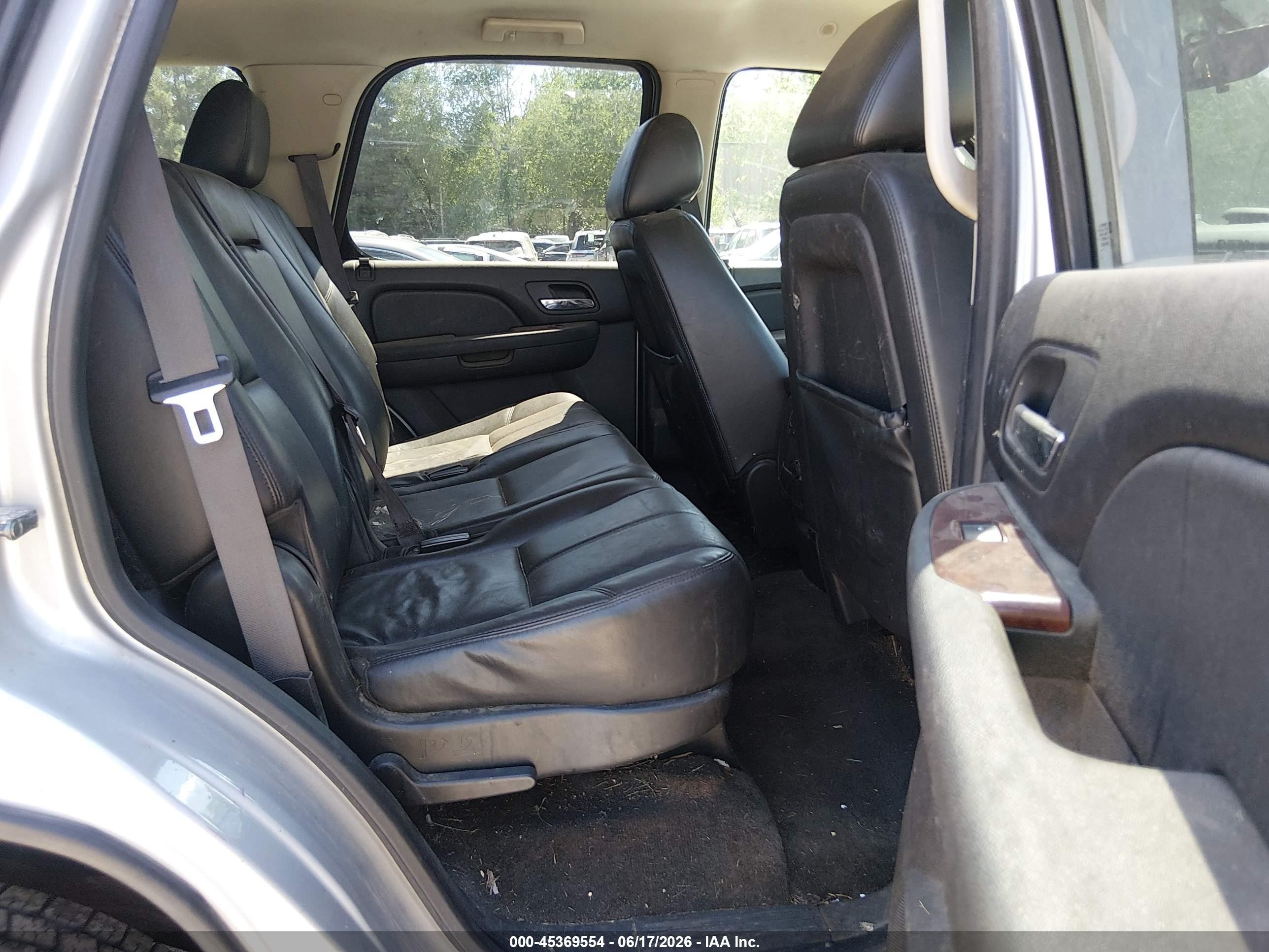 2013 Chevrolet Tahoe Lt Silver vin: 1GNSKBE01DR195705