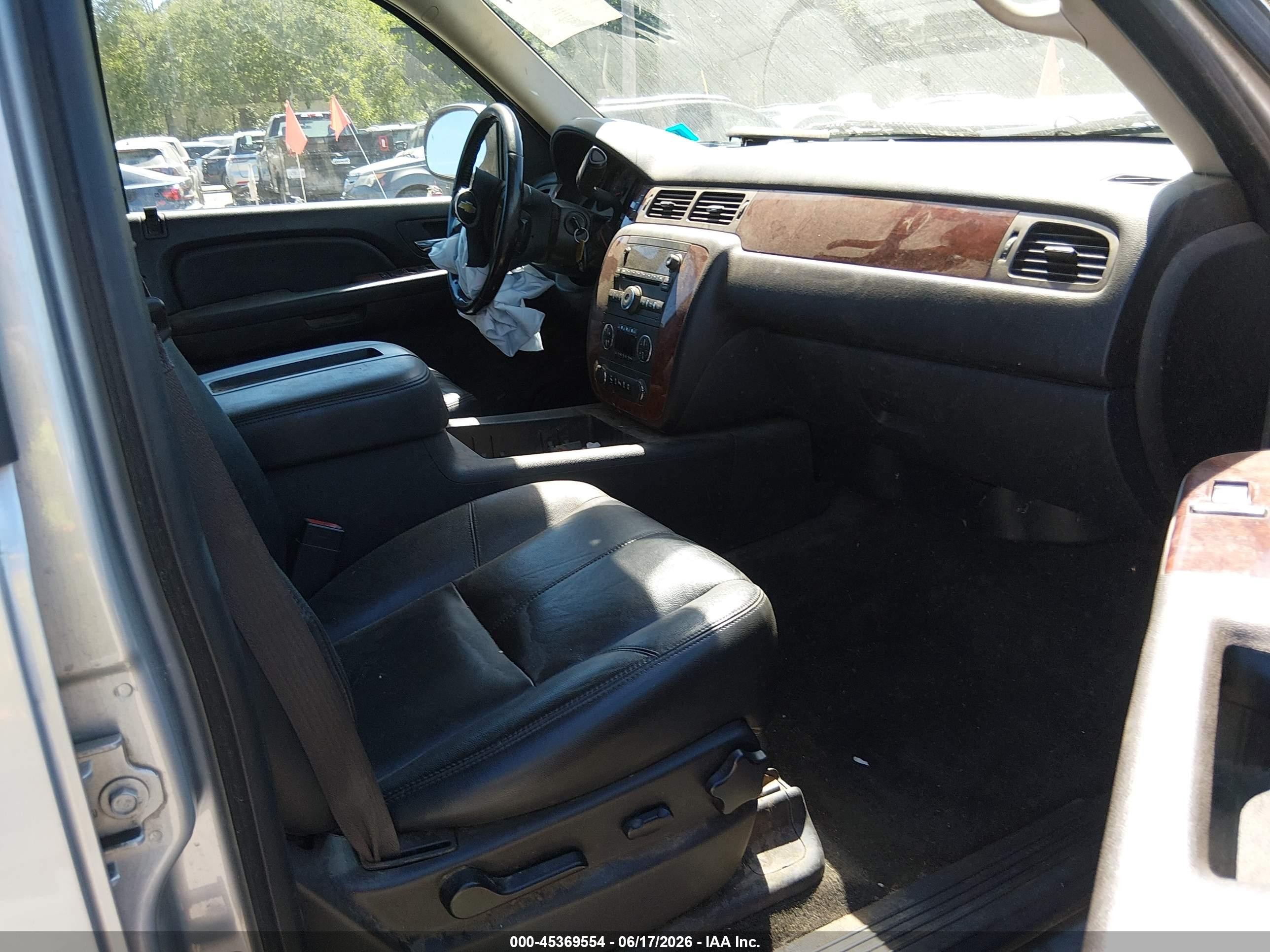 2013 Chevrolet Tahoe Lt Silver vin: 1GNSKBE01DR195705