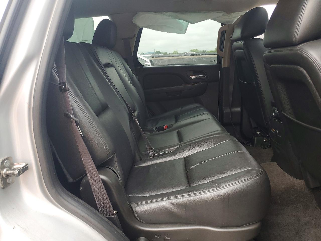 2013 Chevrolet Tahoe K1500 Lt Silver vin: 1GNSKBE01DR290961