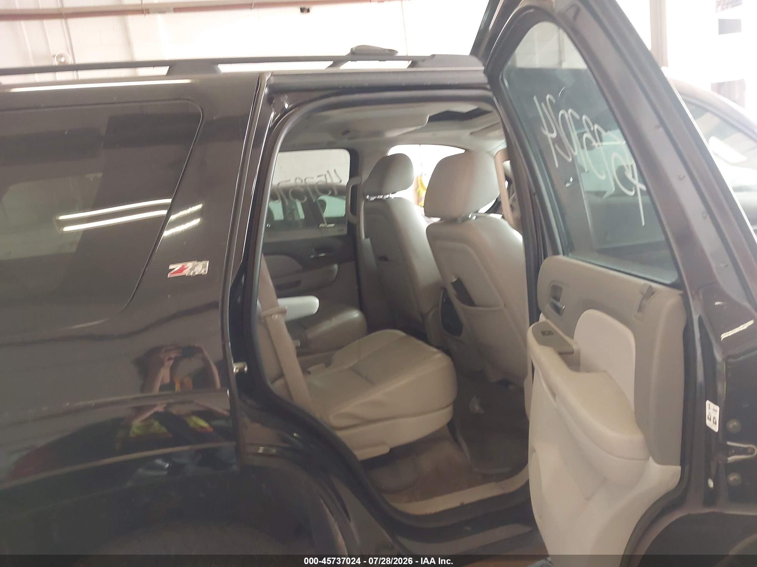 2011 Chevrolet Tahoe Lt Черный vin: 1GNSKBE02BR286236