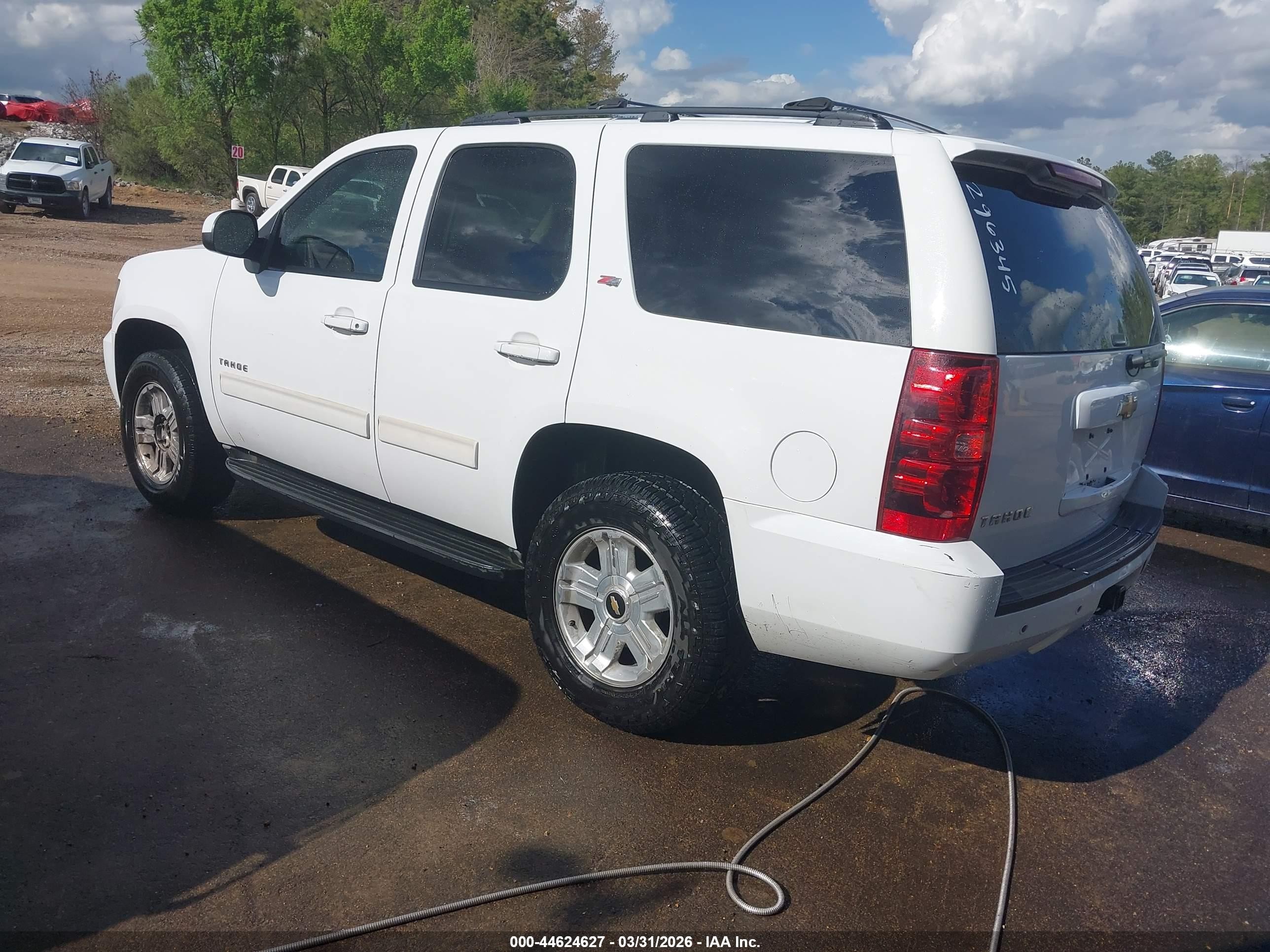 2011 Chevrolet Tahoe Lt Белый vin: 1GNSKBE02BR296345