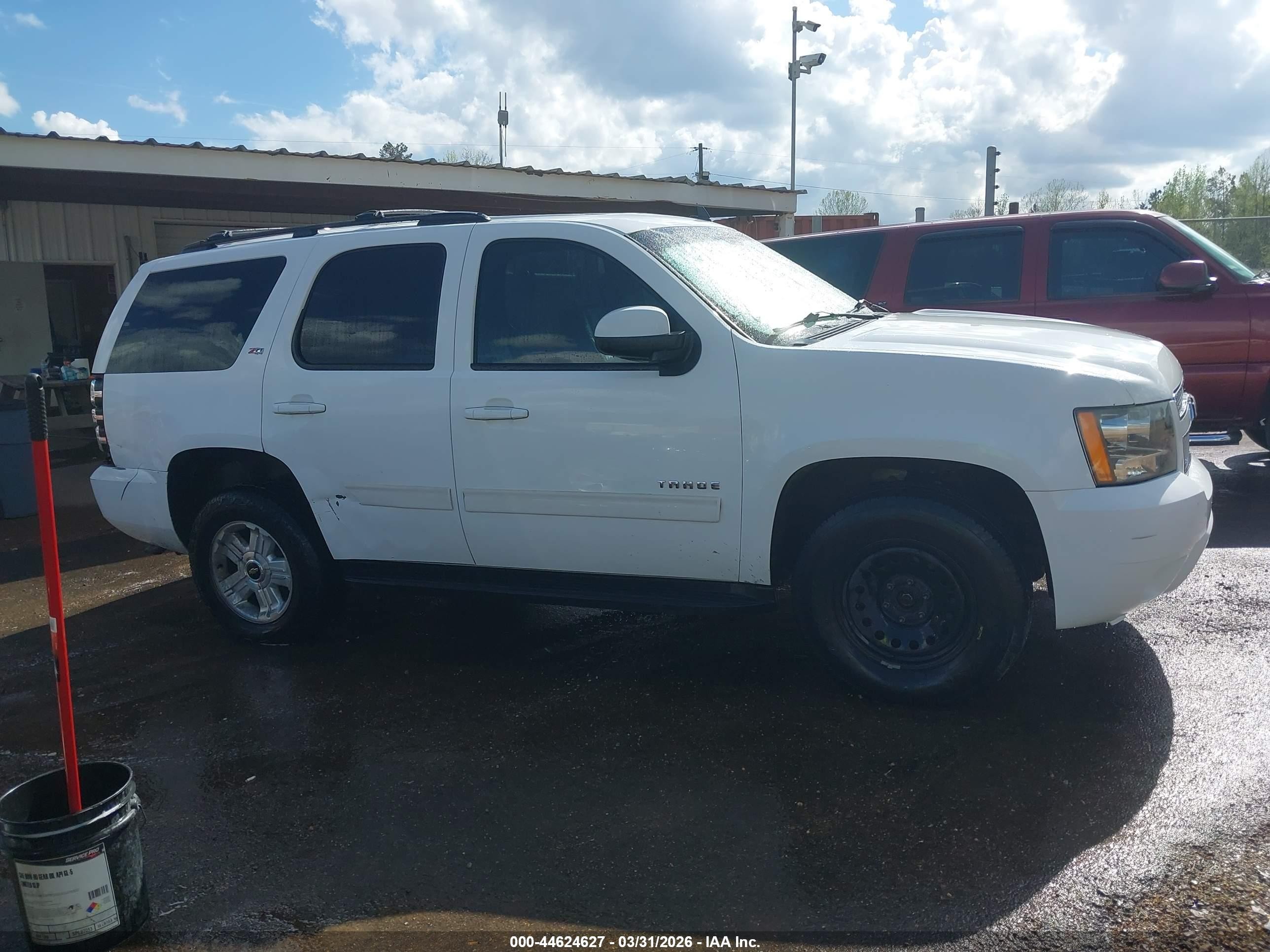 2011 Chevrolet Tahoe Lt Белый vin: 1GNSKBE02BR296345