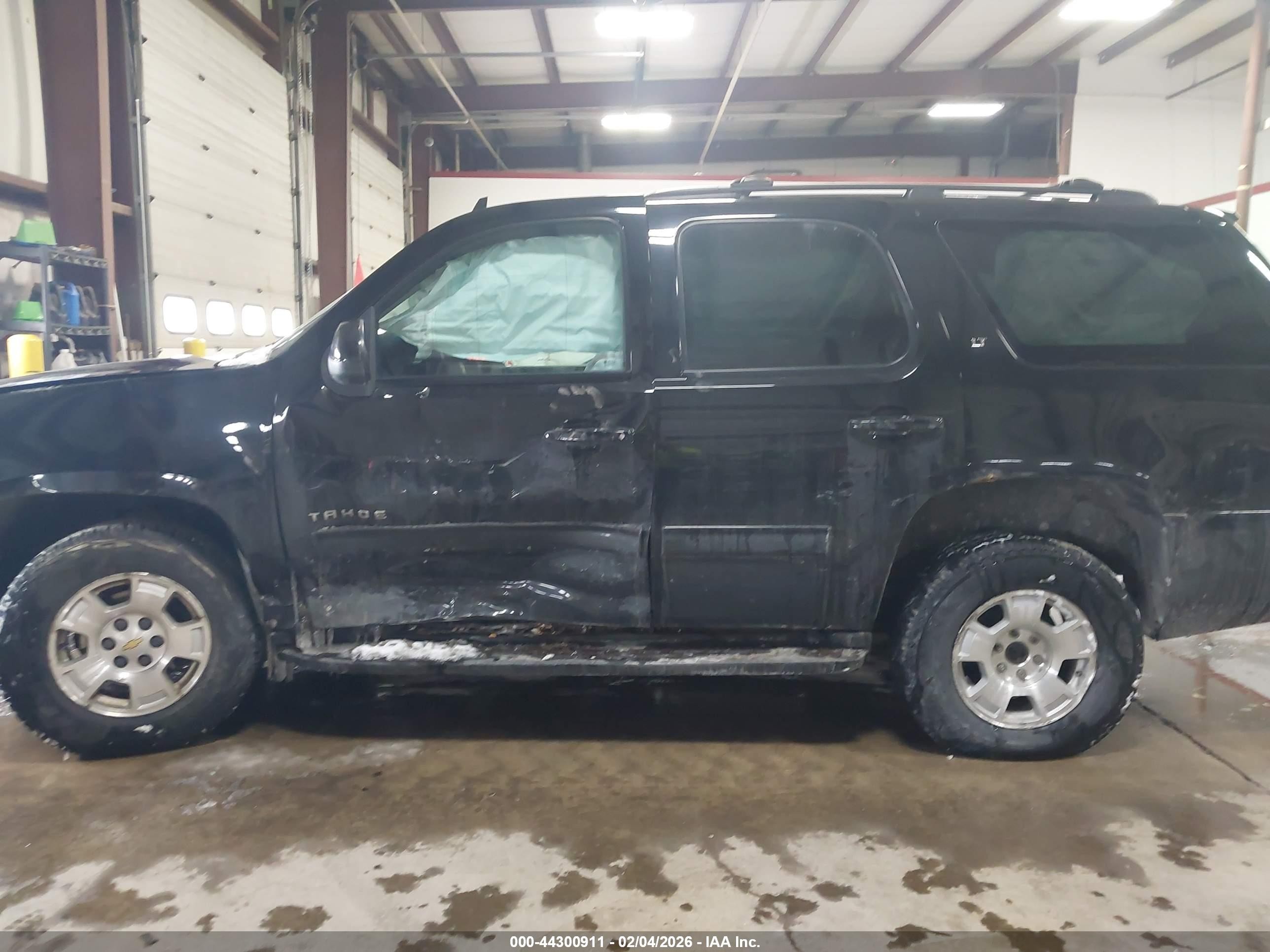 2011 Chevrolet Tahoe Lt Black vin: 1GNSKBE02BR381055