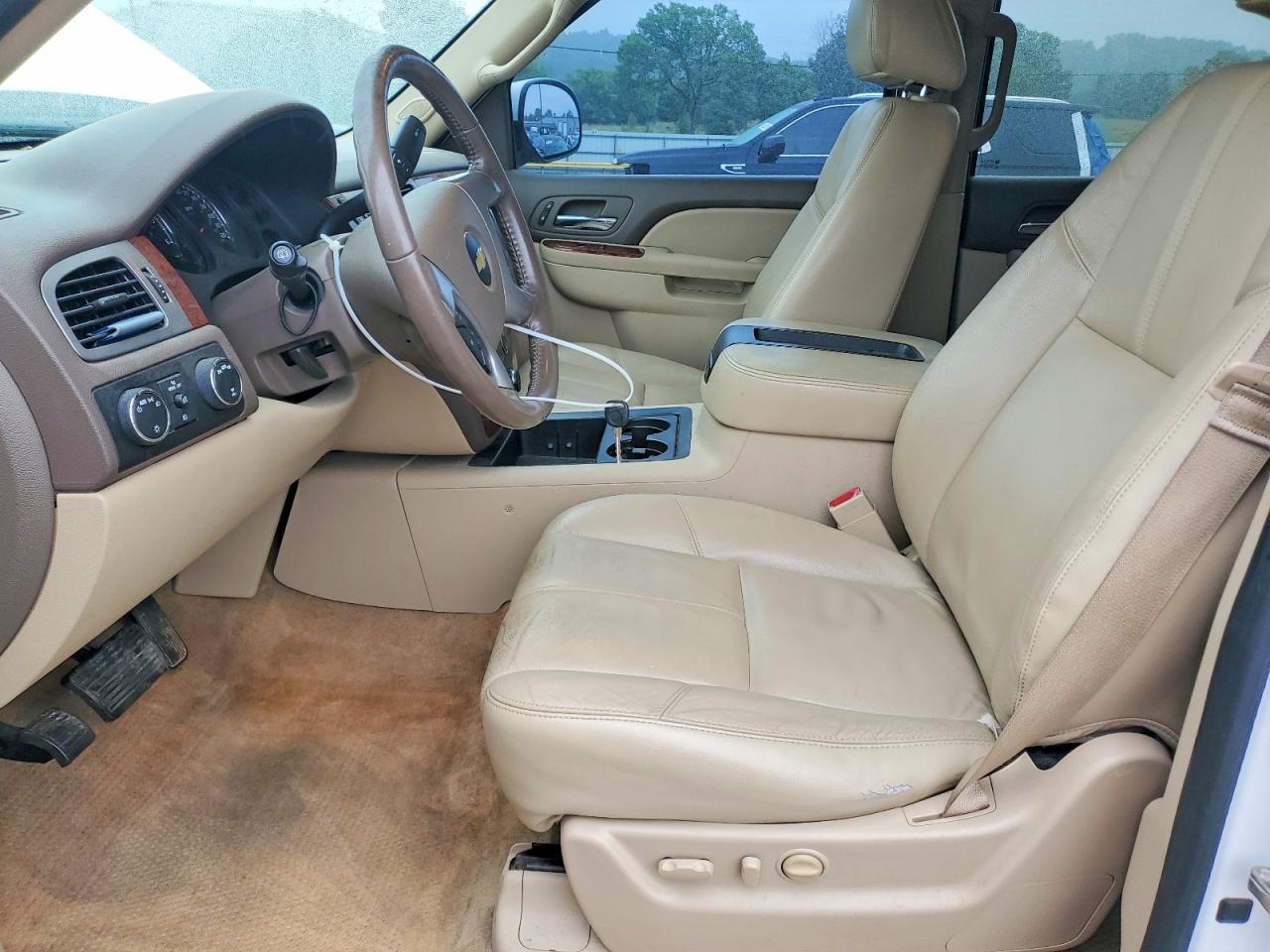 2013 Chevrolet Tahoe K1500 Lt White vin: 1GNSKBE02DR203732
