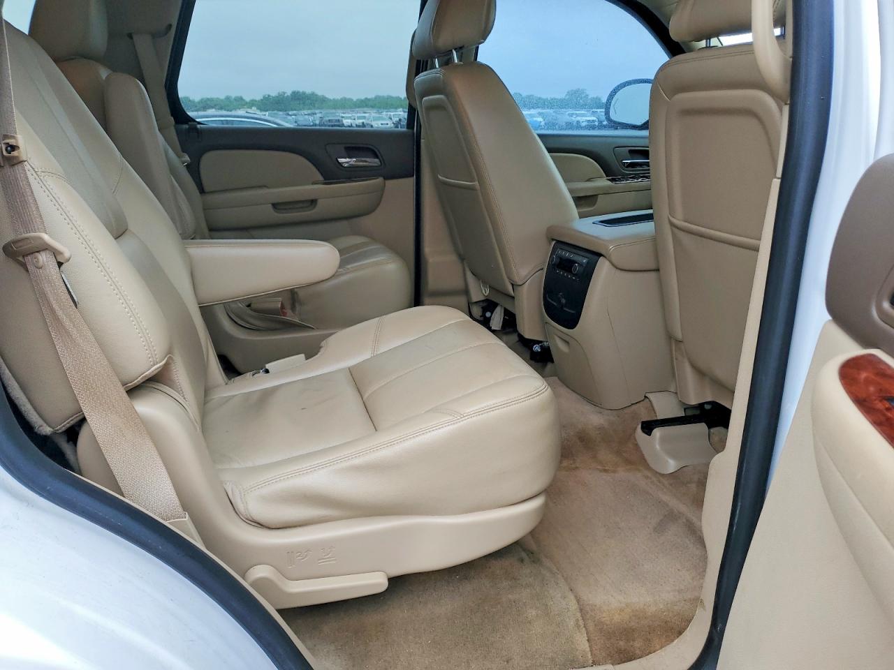 2013 Chevrolet Tahoe K1500 Lt White vin: 1GNSKBE02DR203732