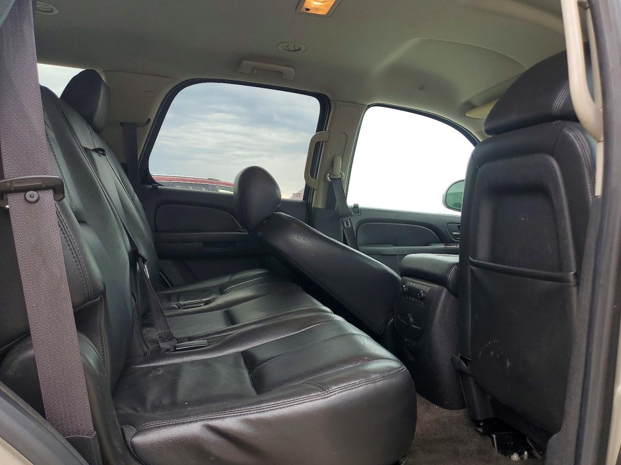 2013 Chevrolet Tahoe K1500 Lt Бежевый vin: 1GNSKBE02DR213063