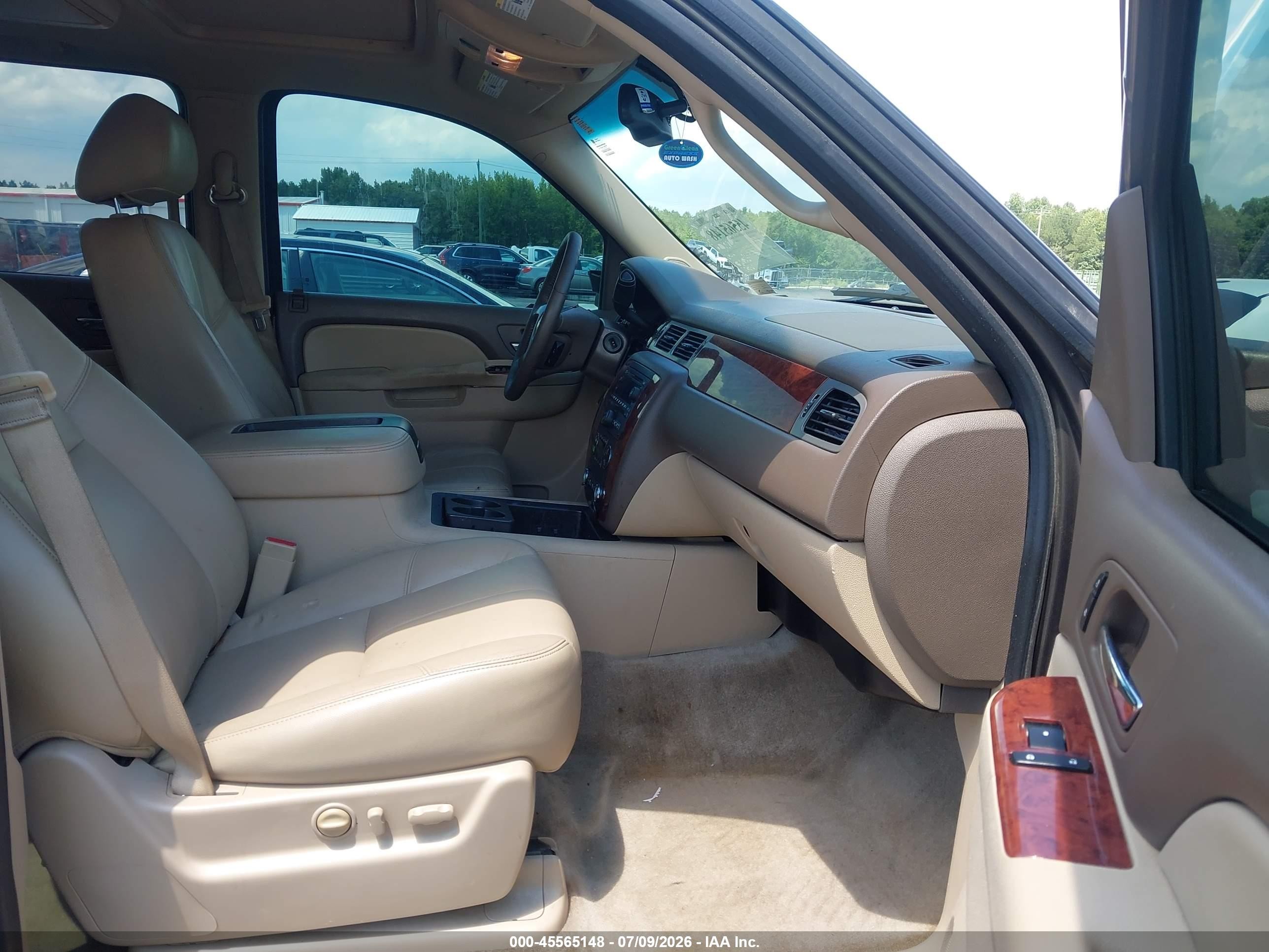 2013 Chevrolet Tahoe Lt Gray vin: 1GNSKBE03DR133383