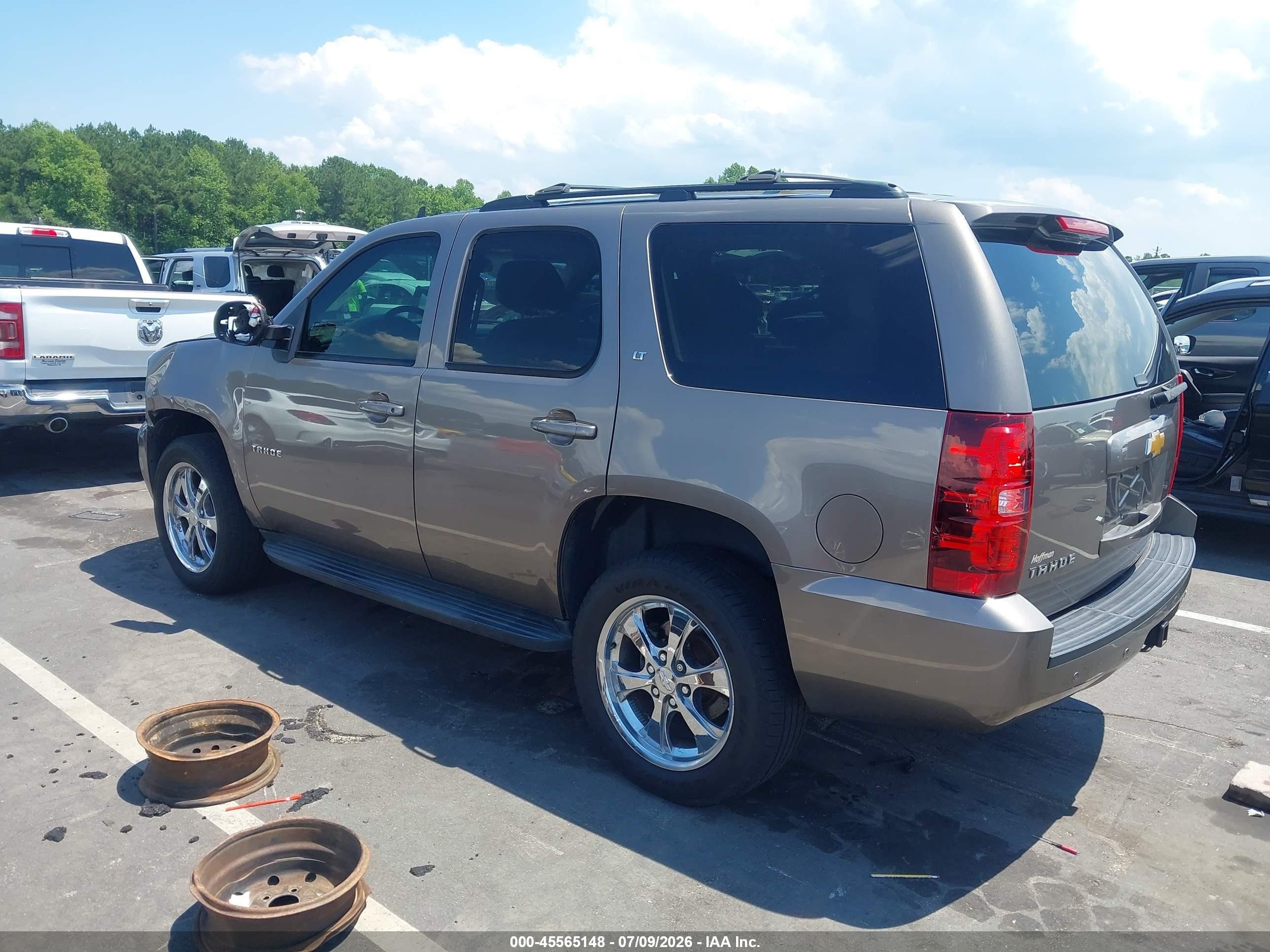 2013 Chevrolet Tahoe Lt Gray vin: 1GNSKBE03DR133383