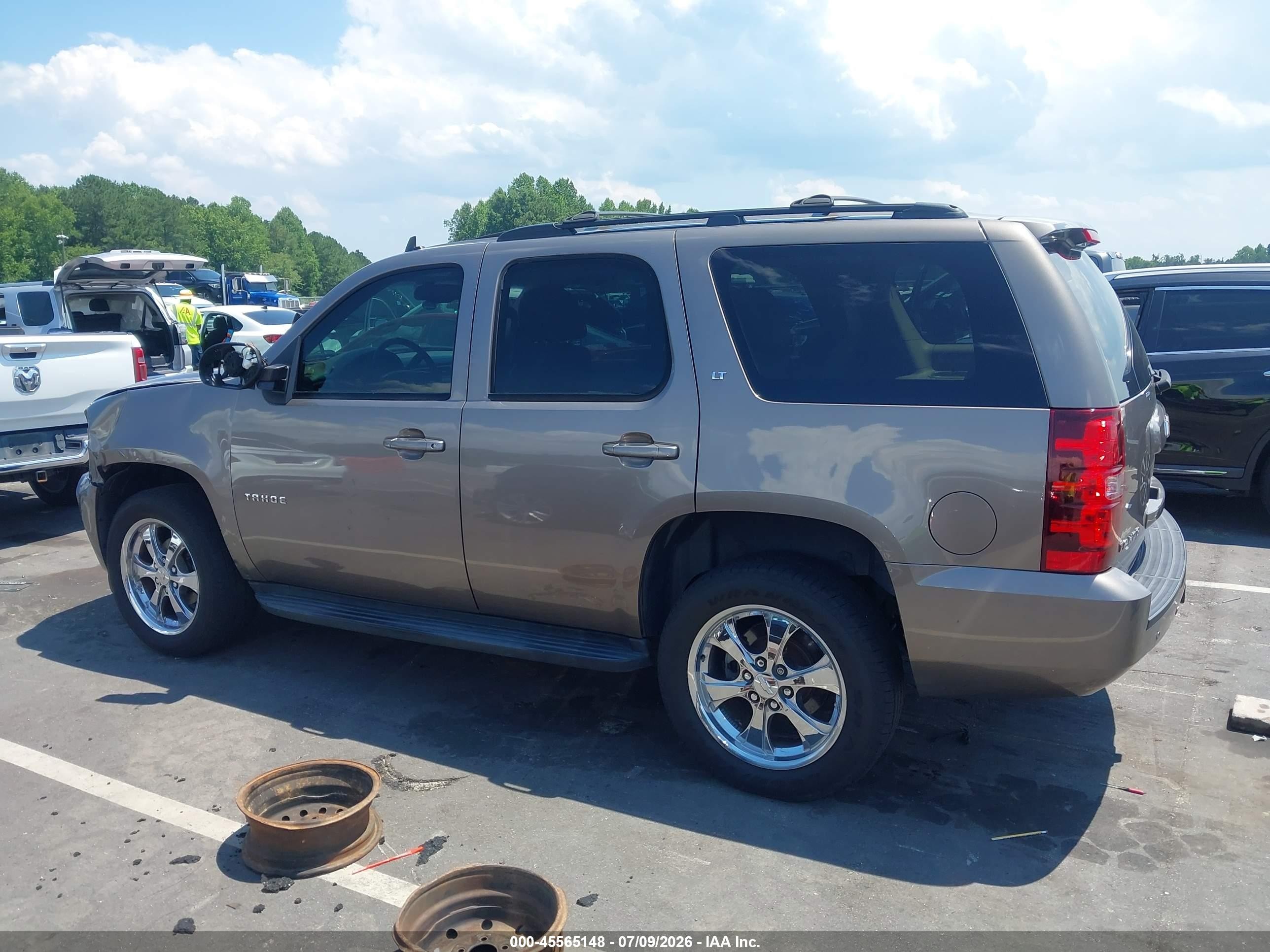2013 Chevrolet Tahoe Lt Gray vin: 1GNSKBE03DR133383