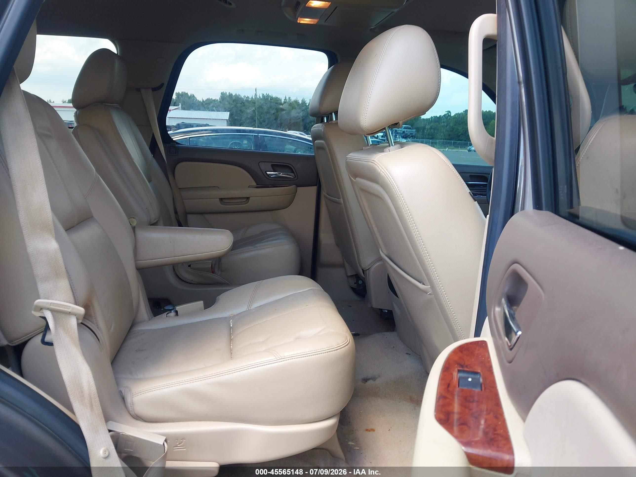 2013 Chevrolet Tahoe Lt Gray vin: 1GNSKBE03DR133383