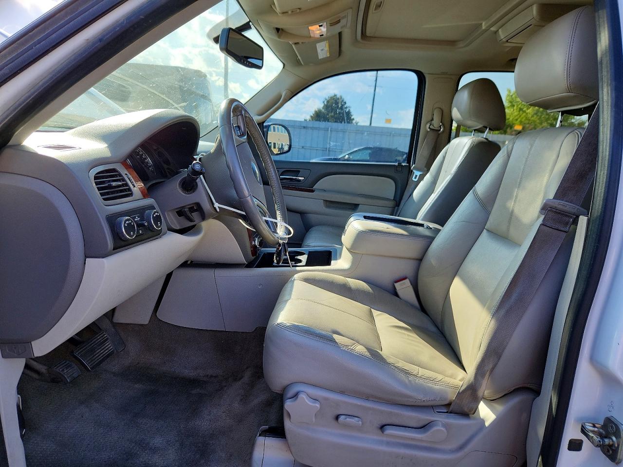 2014 Chevrolet Tahoe K1500 Lt White vin: 1GNSKBE03ER116343