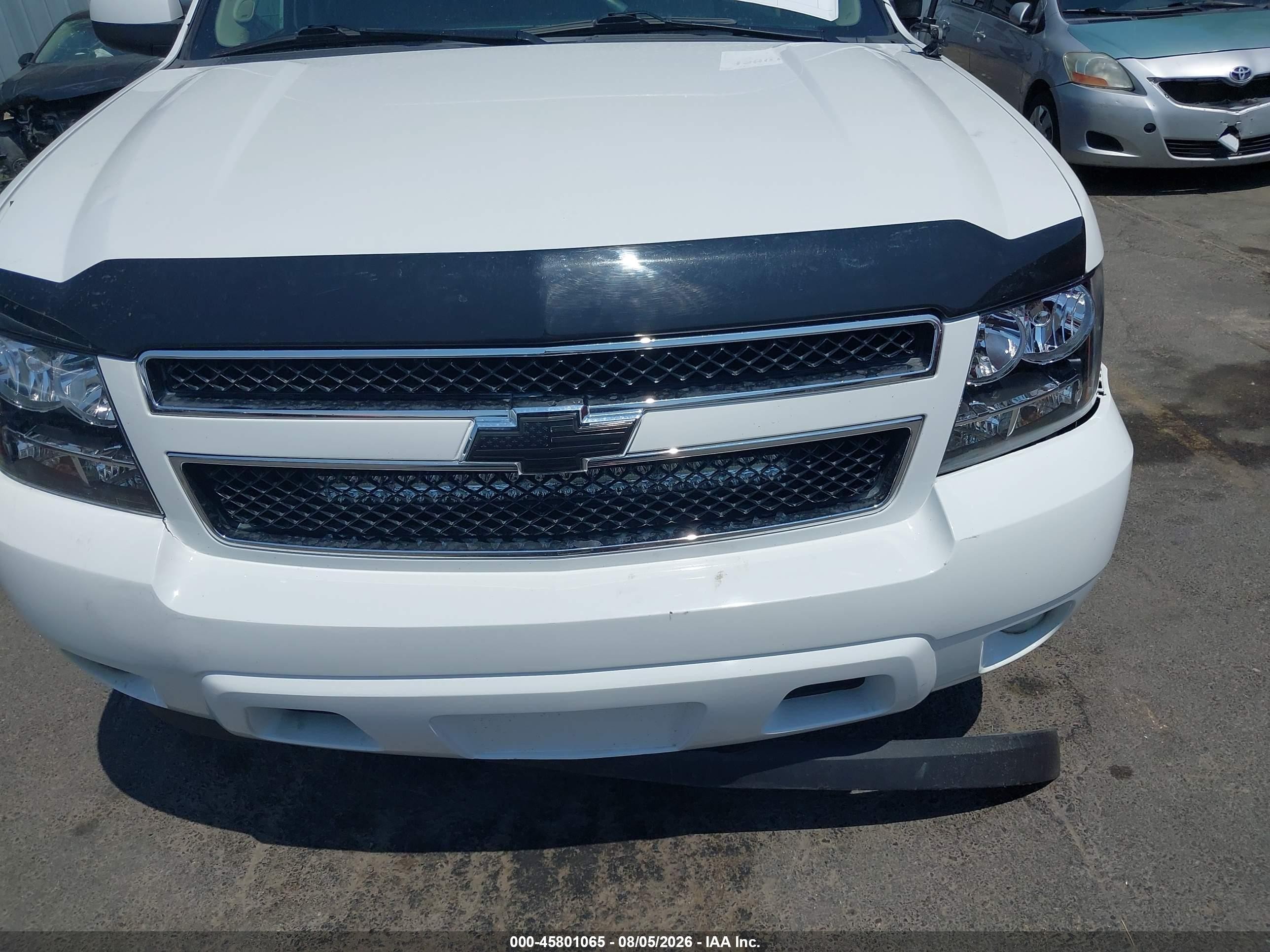 2011 Chevrolet Tahoe Lt White vin: 1GNSKBE04BR296251