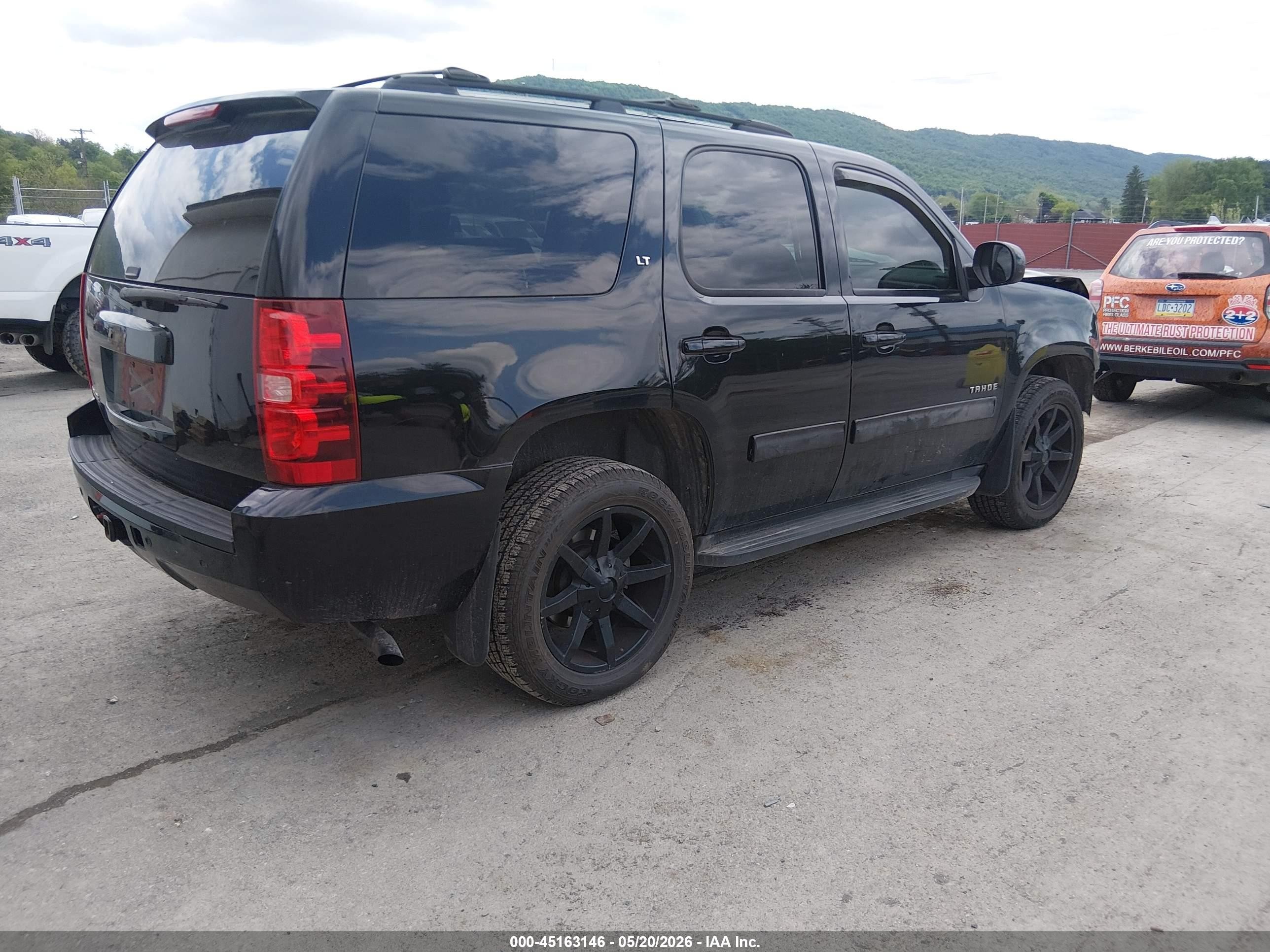2013 Chevrolet Tahoe Lt Black vin: 1GNSKBE04DR303945