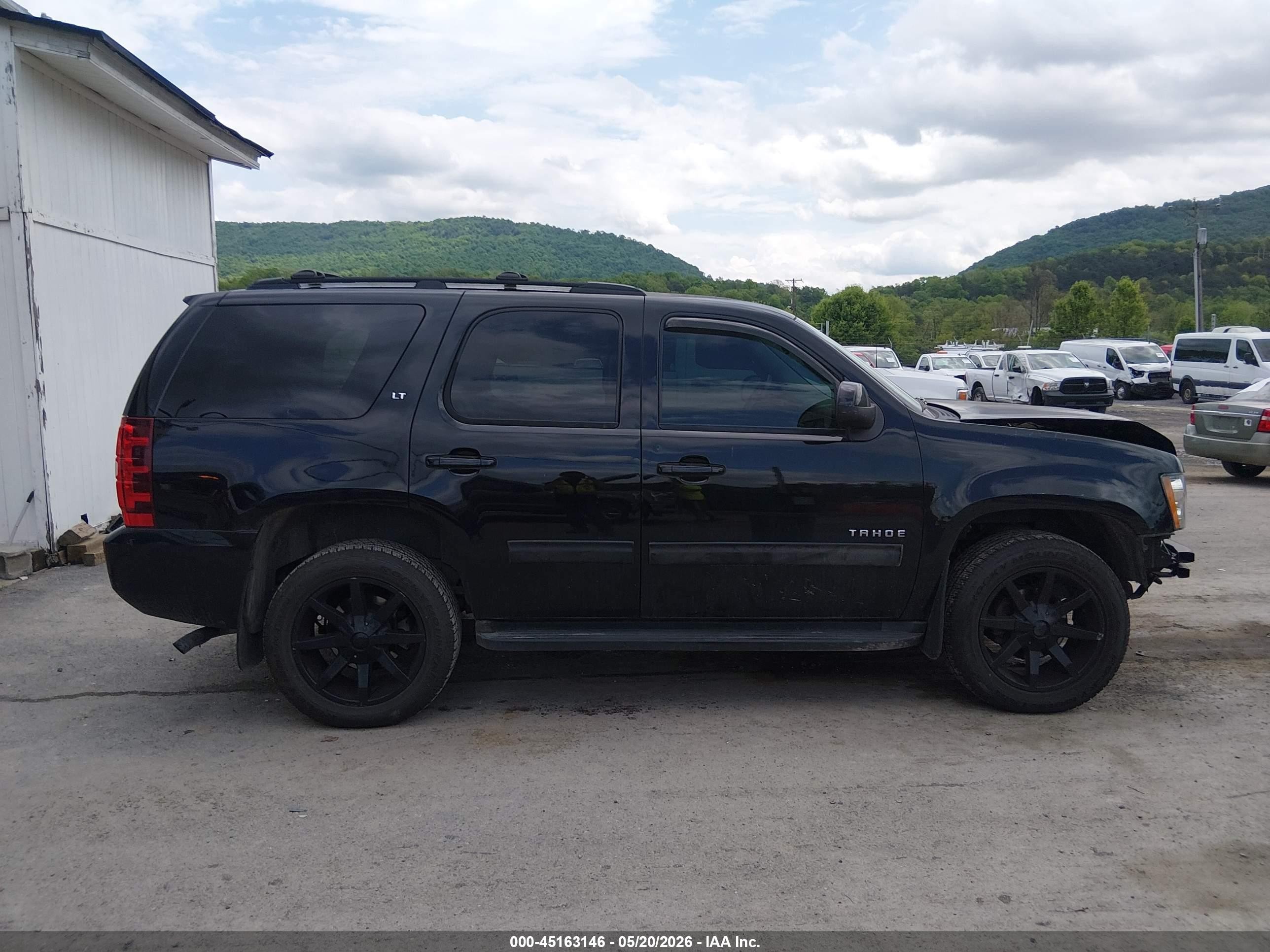 2013 Chevrolet Tahoe Lt Black vin: 1GNSKBE04DR303945