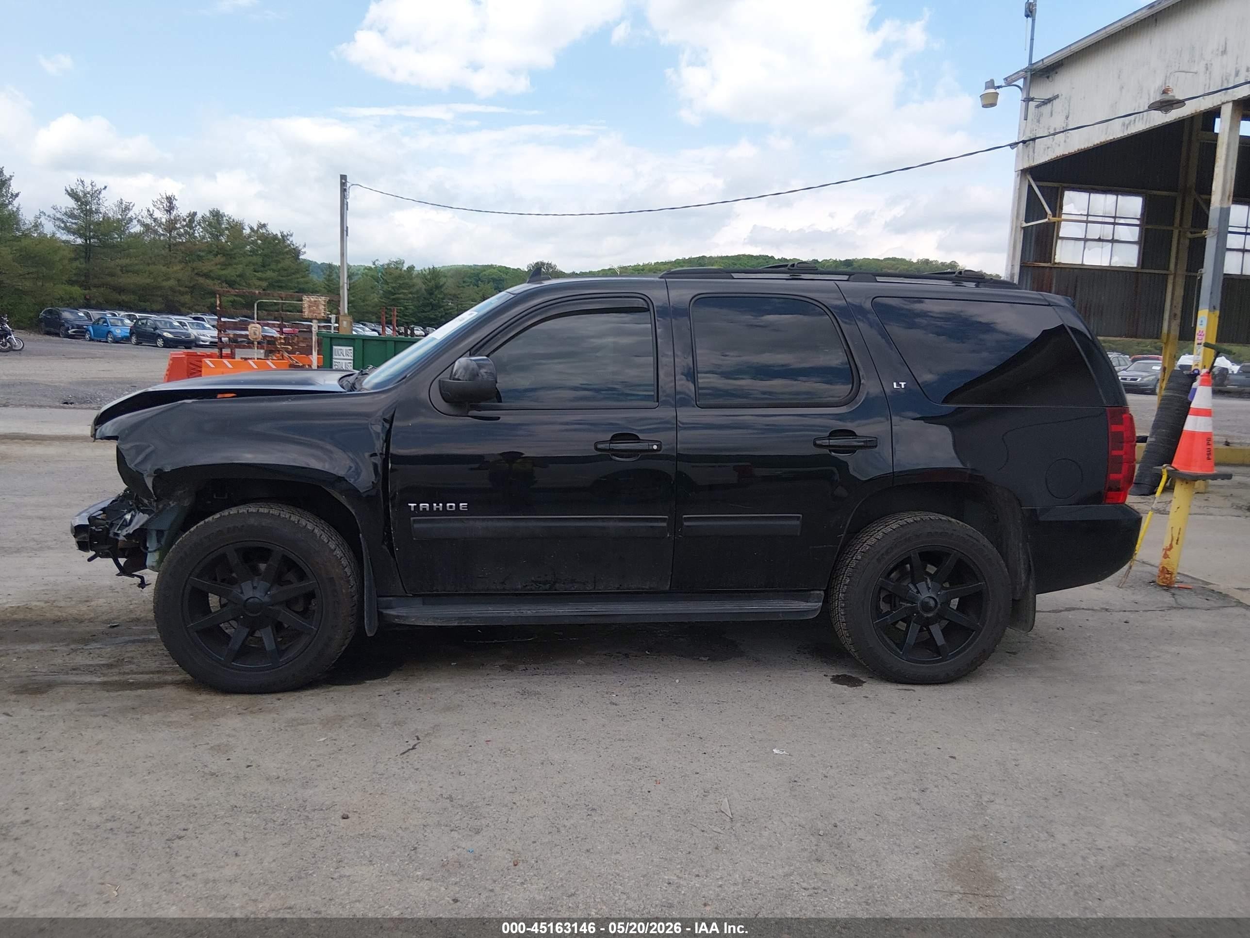 2013 Chevrolet Tahoe Lt Black vin: 1GNSKBE04DR303945