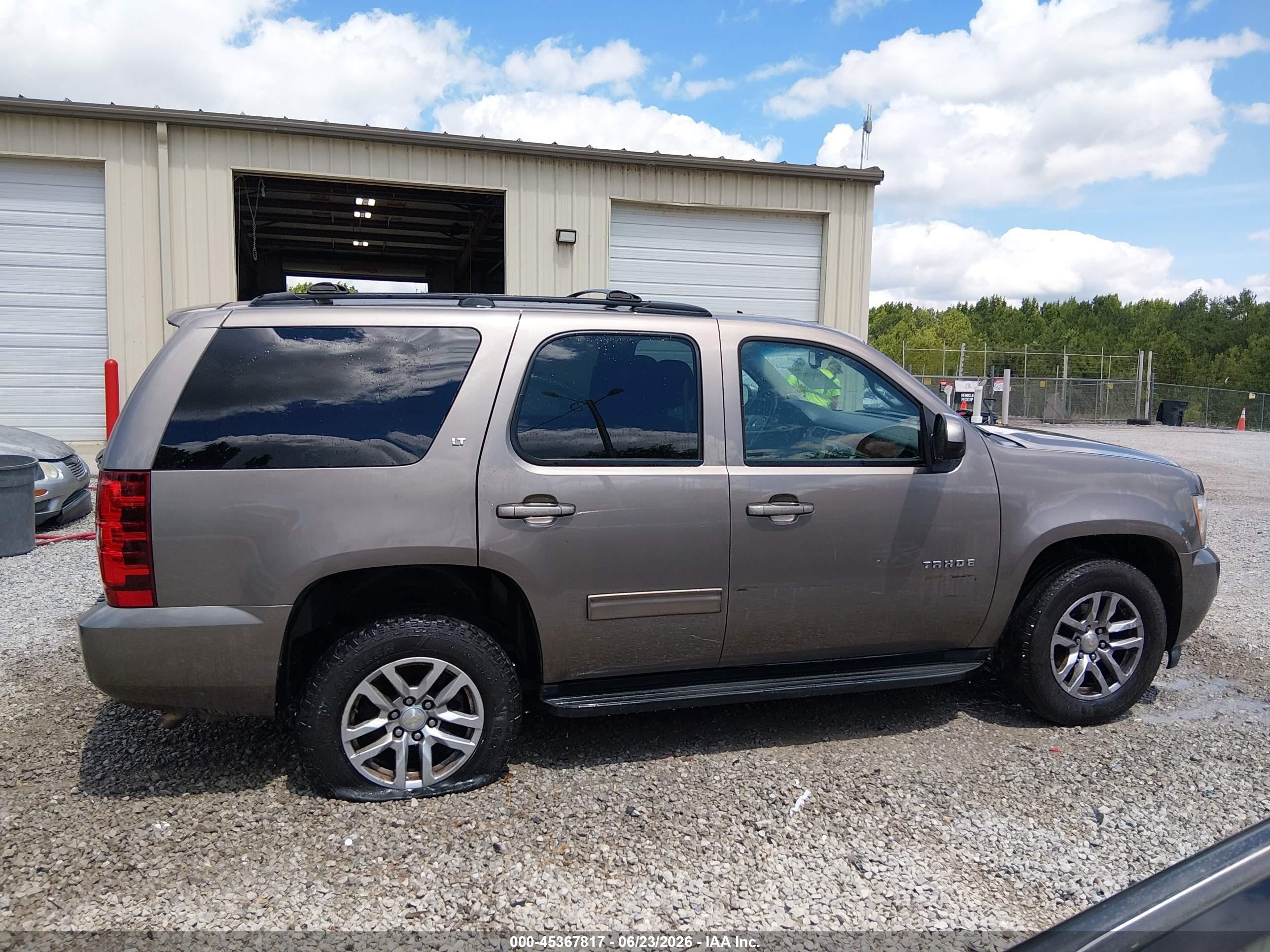 2014 Chevrolet Tahoe Lt Gray vin: 1GNSKBE04ER117887