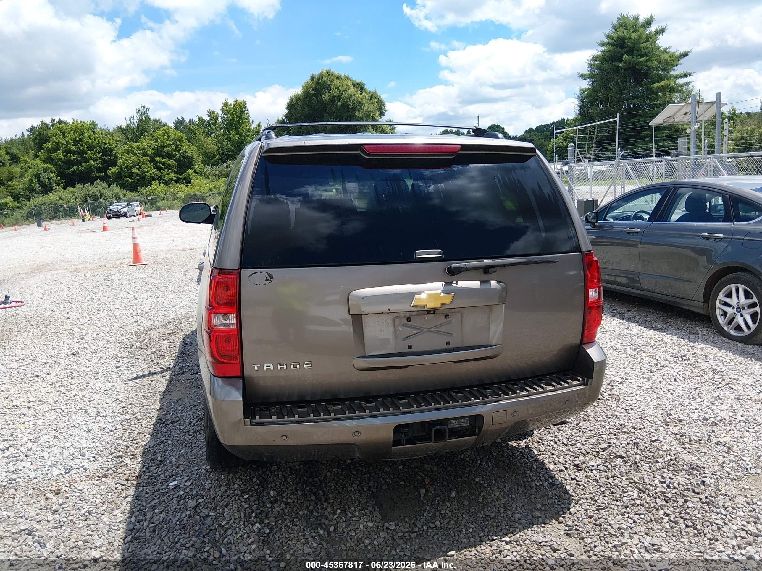 2014 Chevrolet Tahoe Lt Gray vin: 1GNSKBE04ER117887