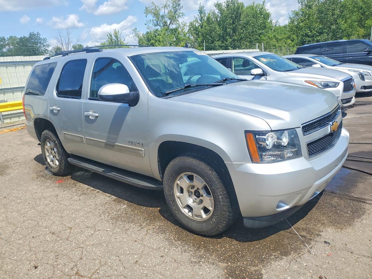 2013 Chevrolet Tahoe K1500 Lt Silver vin: 1GNSKBE05DR170435