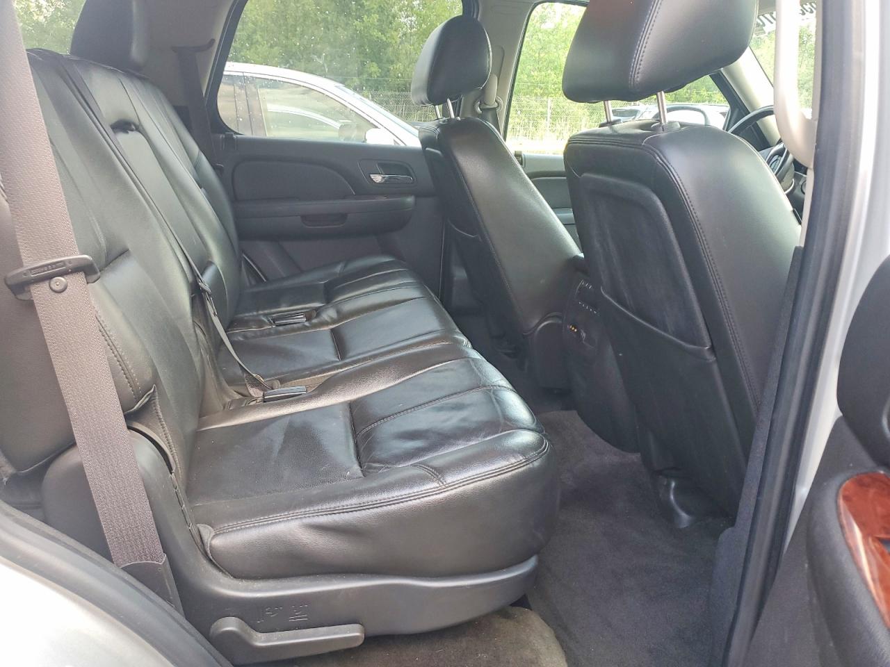 2013 Chevrolet Tahoe K1500 Lt Silver vin: 1GNSKBE05DR170435