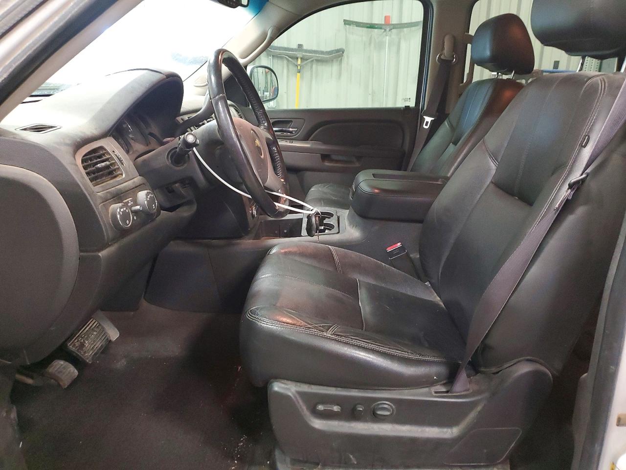 2013 Chevrolet Tahoe K1500 Lt Белый vin: 1GNSKBE05DR176672