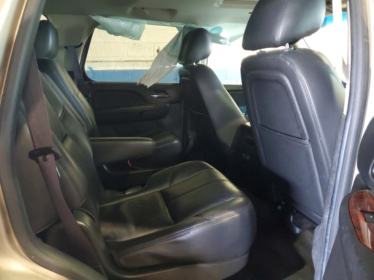 2013 Chevrolet Tahoe K1500 Lt Бежевый vin: 1GNSKBE05DR342771