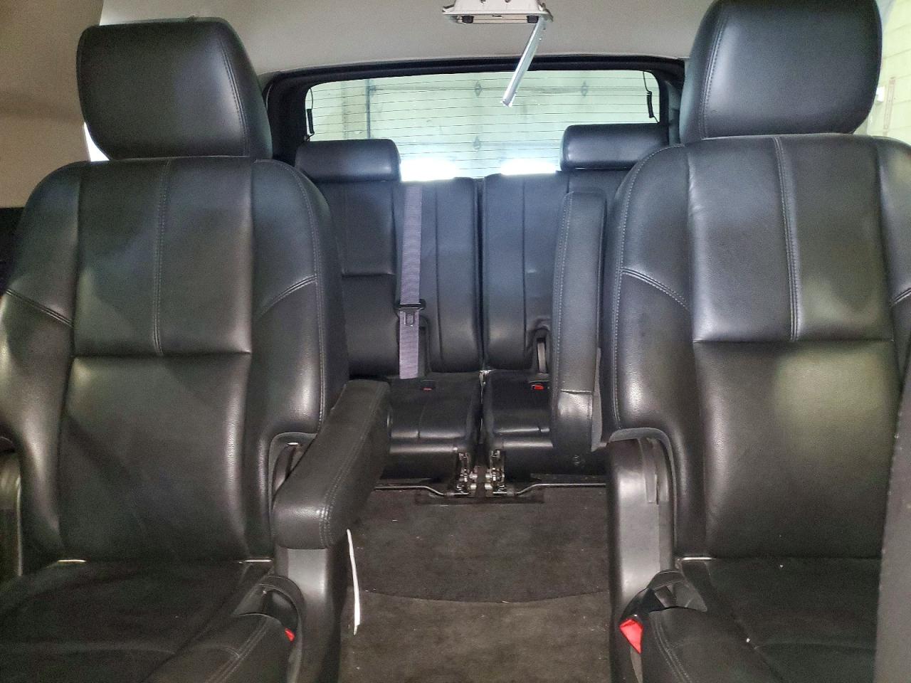 2013 Chevrolet Tahoe K1500 Lt Бежевый vin: 1GNSKBE05DR342771