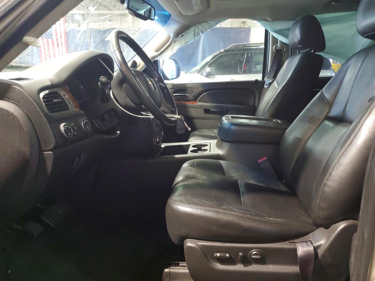 2013 Chevrolet Tahoe K1500 Lt Бежевый vin: 1GNSKBE05DR342771