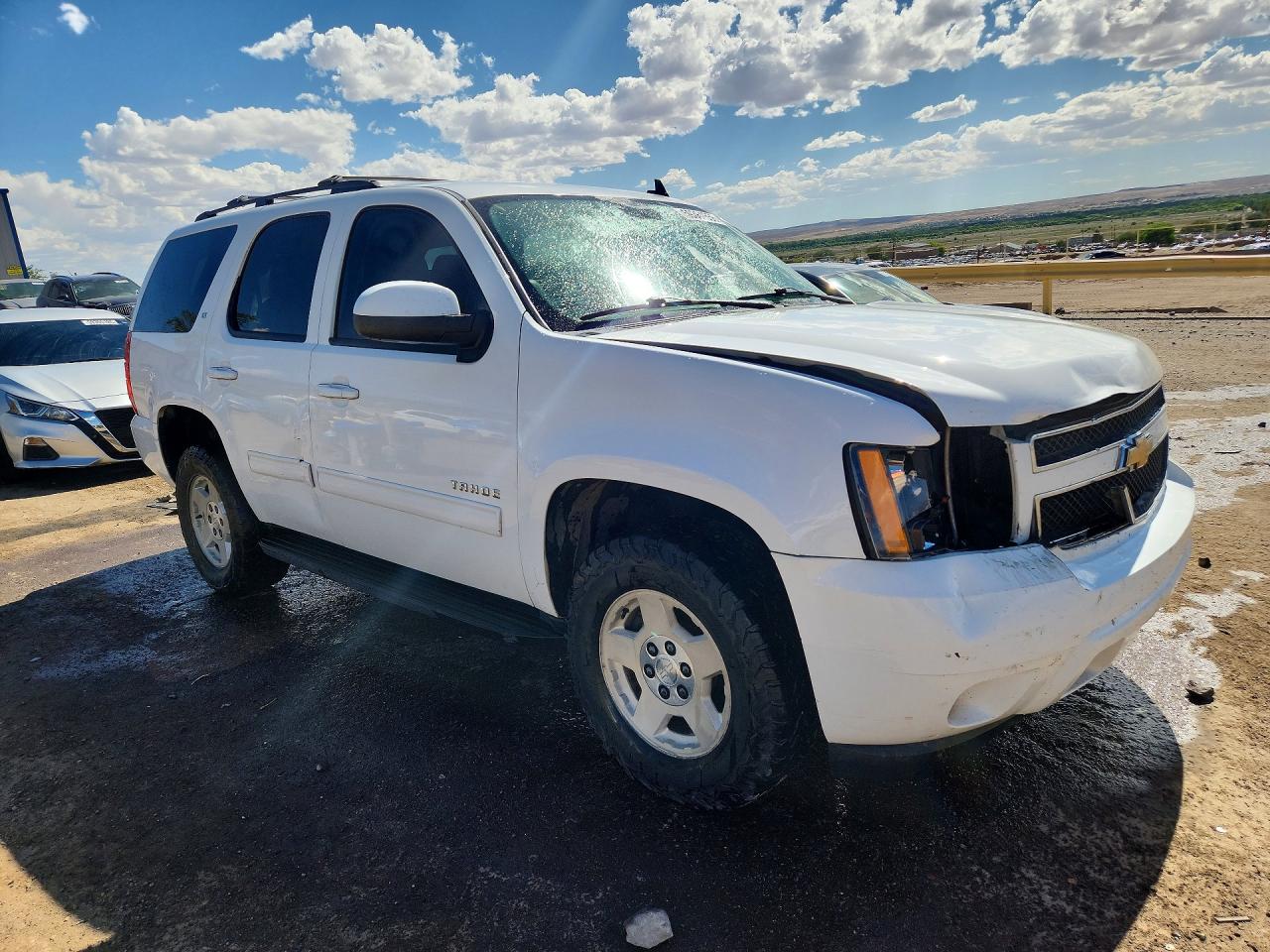 2011 Chevrolet Tahoe K1500 Lt White vin: 1GNSKBE06BR245575