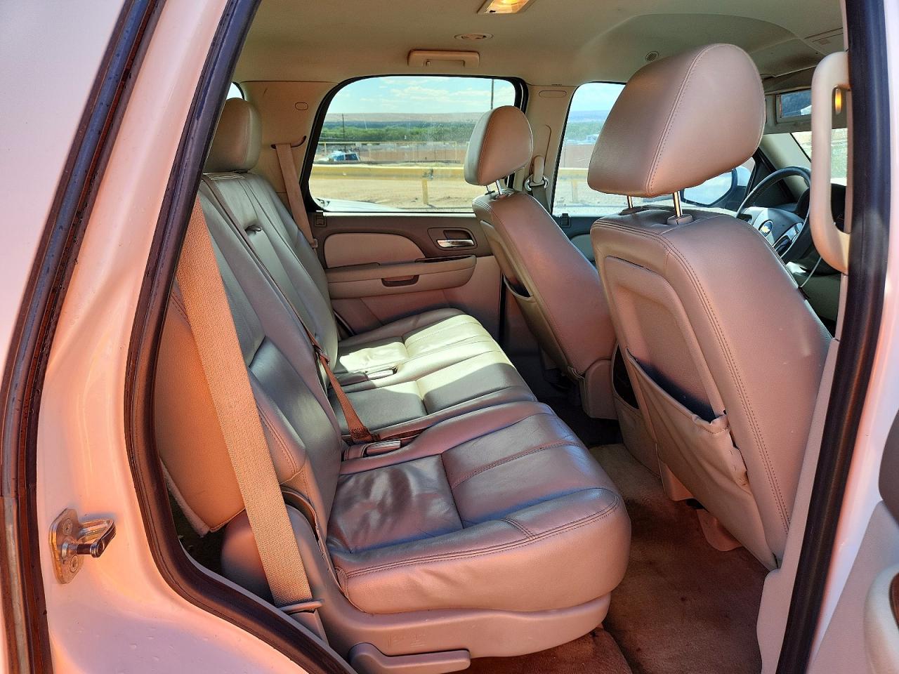 2011 Chevrolet Tahoe K1500 Lt White vin: 1GNSKBE06BR245575