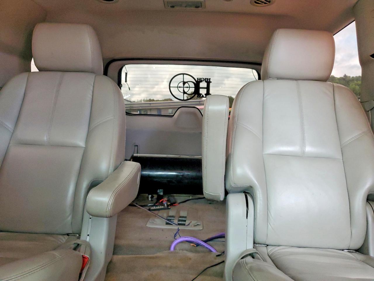 2011 Chevrolet Tahoe K1500 Lt Серый vin: 1GNSKBE06BR365926