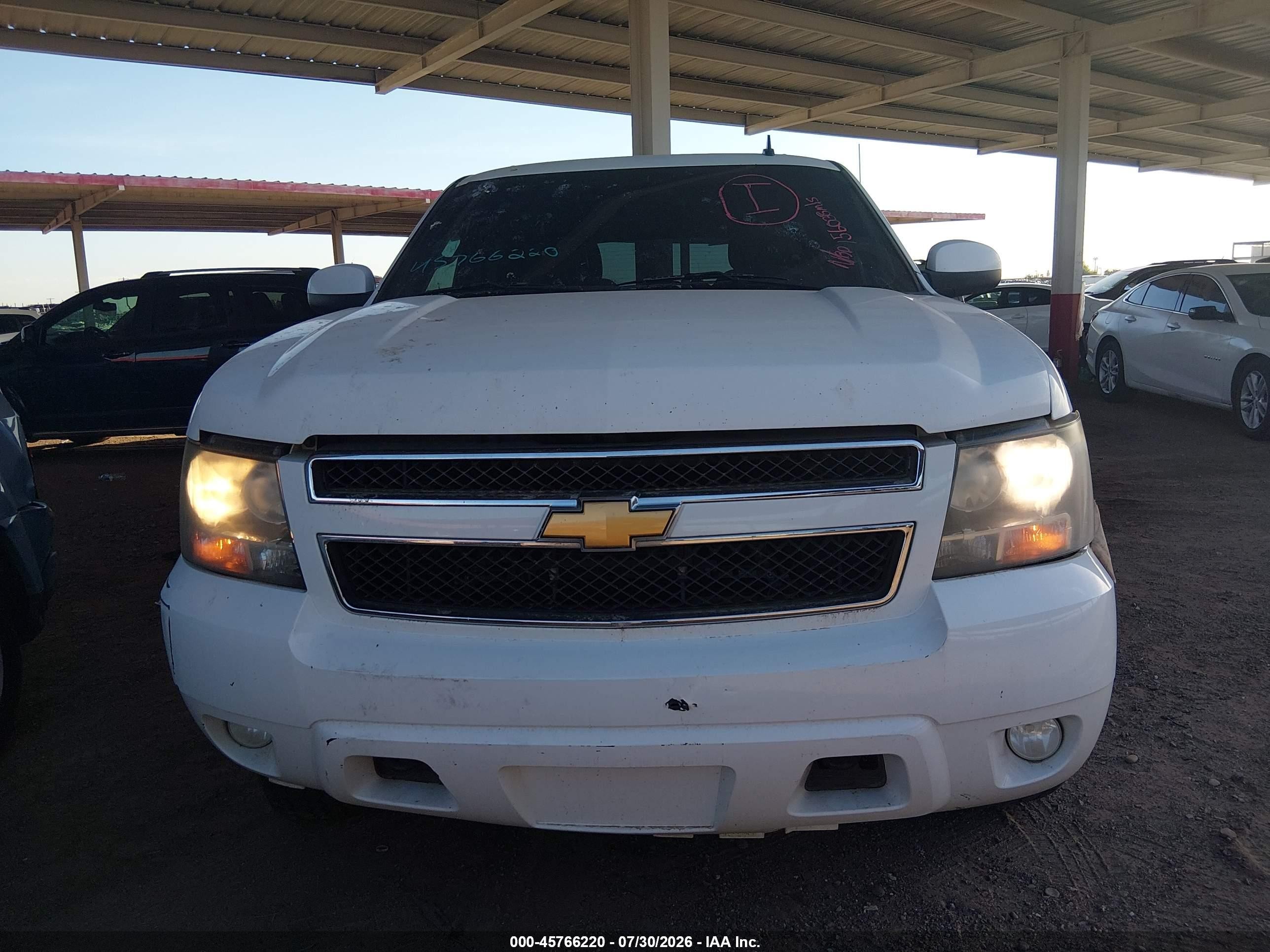 2013 Chevrolet Tahoe Lt White vin: 1GNSKBE06DR106484