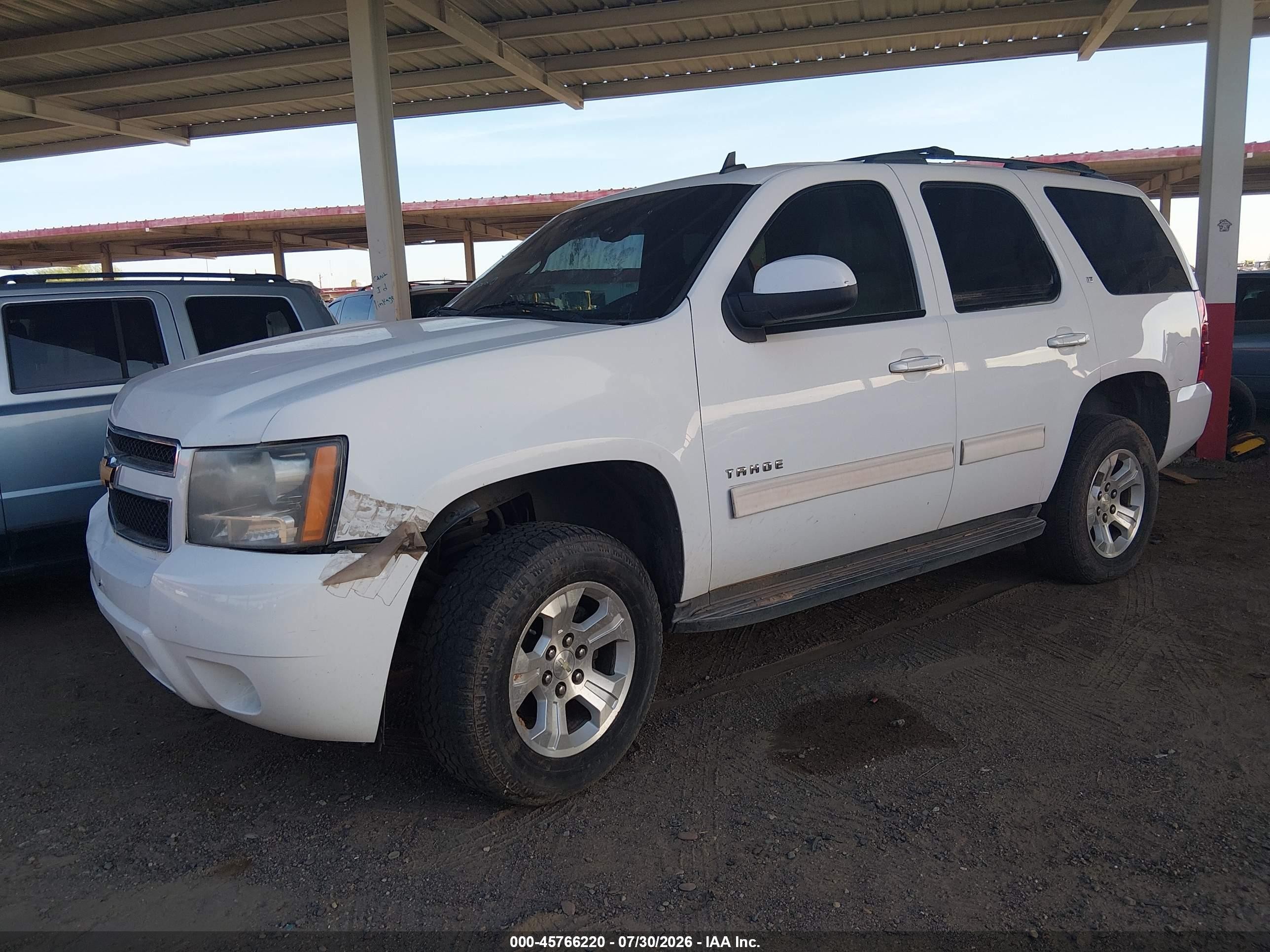 2013 Chevrolet Tahoe Lt White vin: 1GNSKBE06DR106484