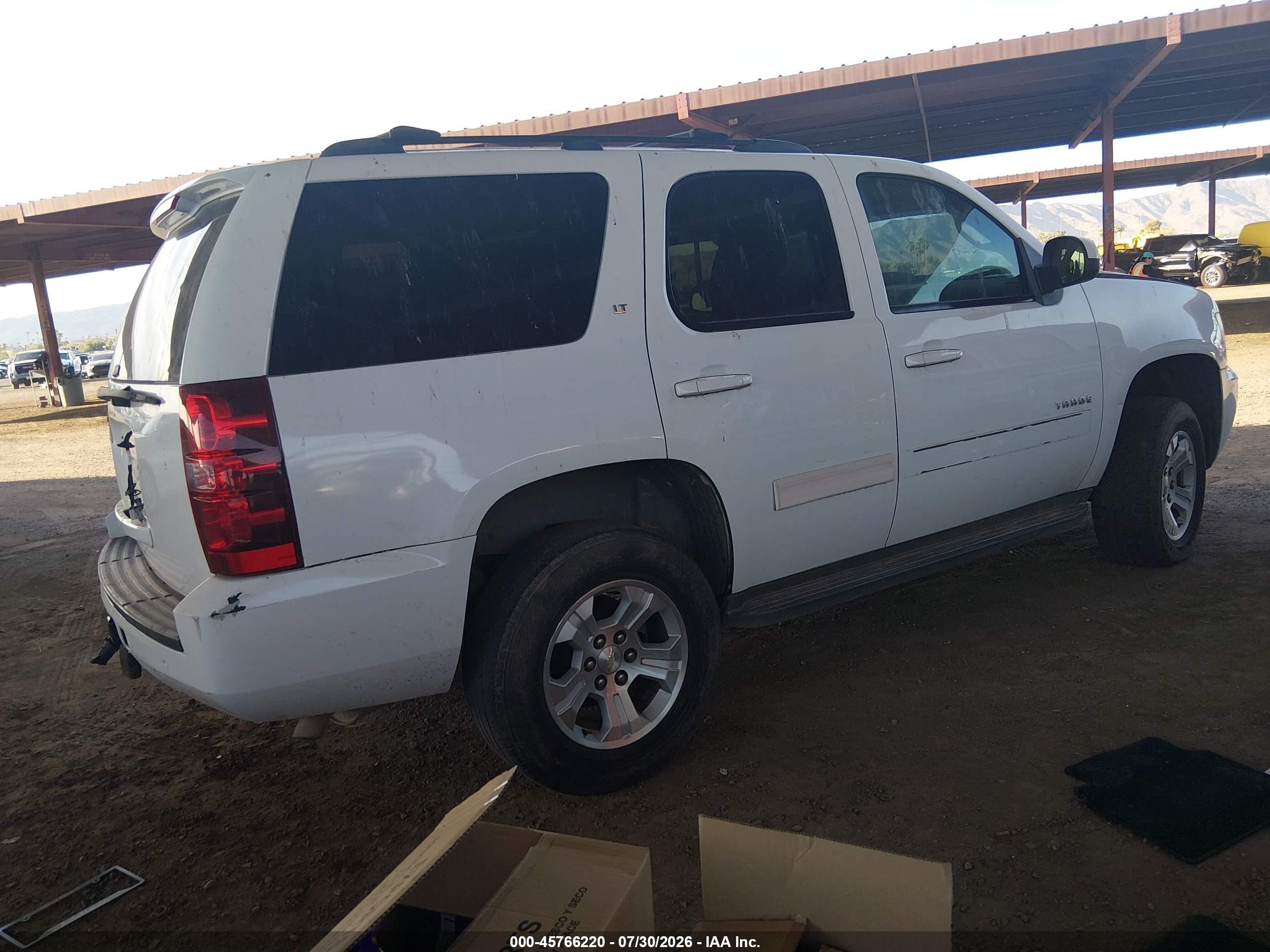 2013 Chevrolet Tahoe Lt White vin: 1GNSKBE06DR106484